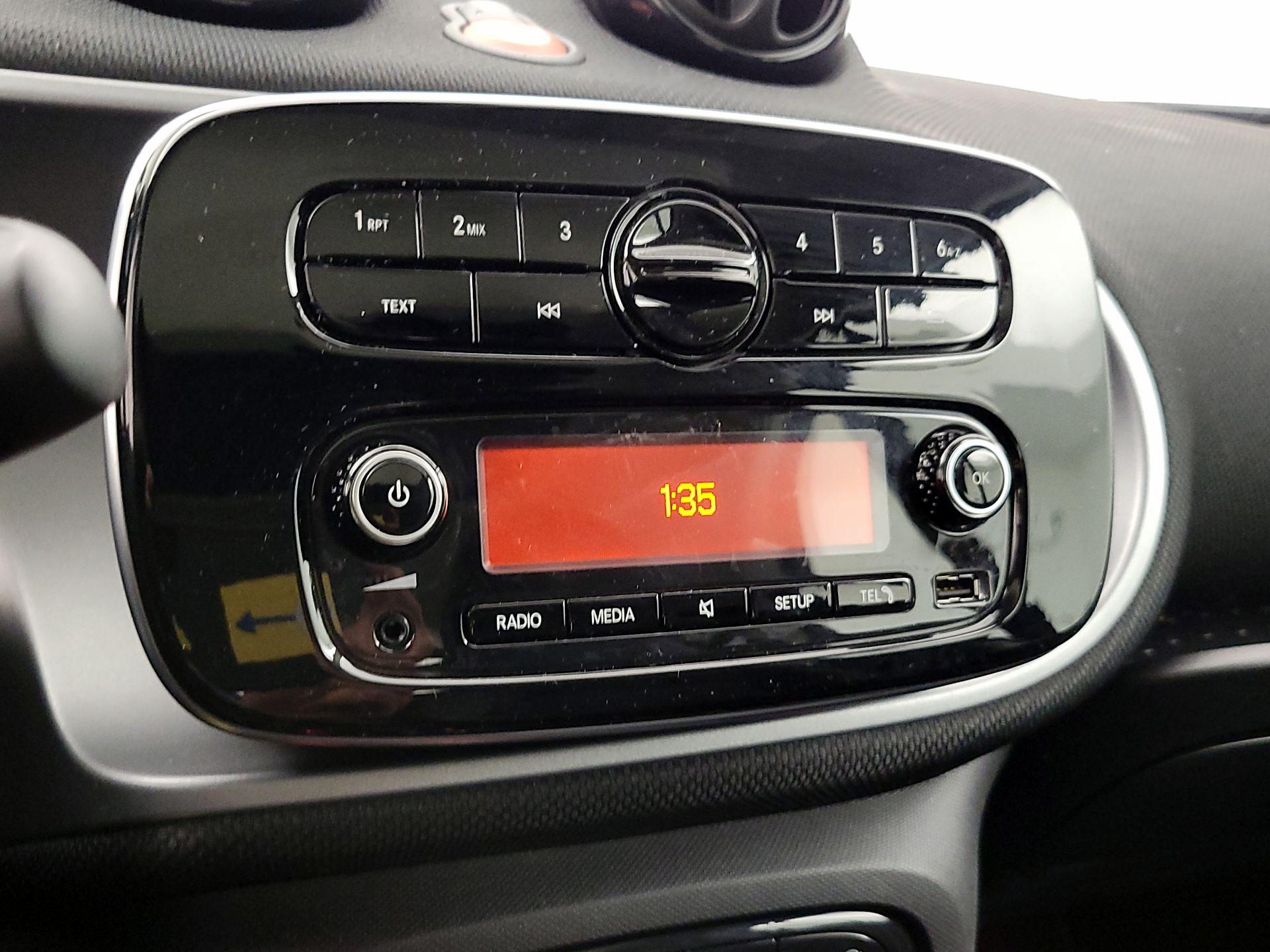 Thumbnail: 2016 smart fortwo - 14