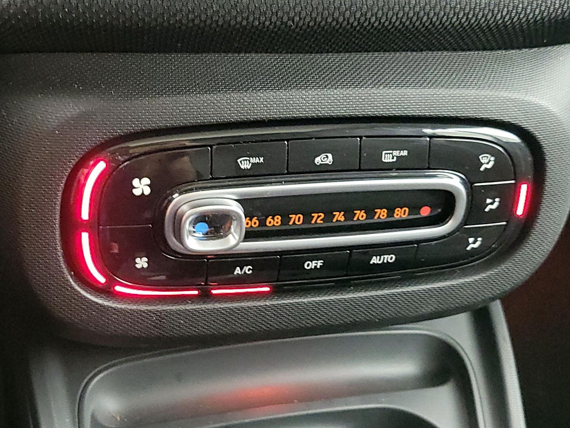 Thumbnail: 2016 smart fortwo - 15