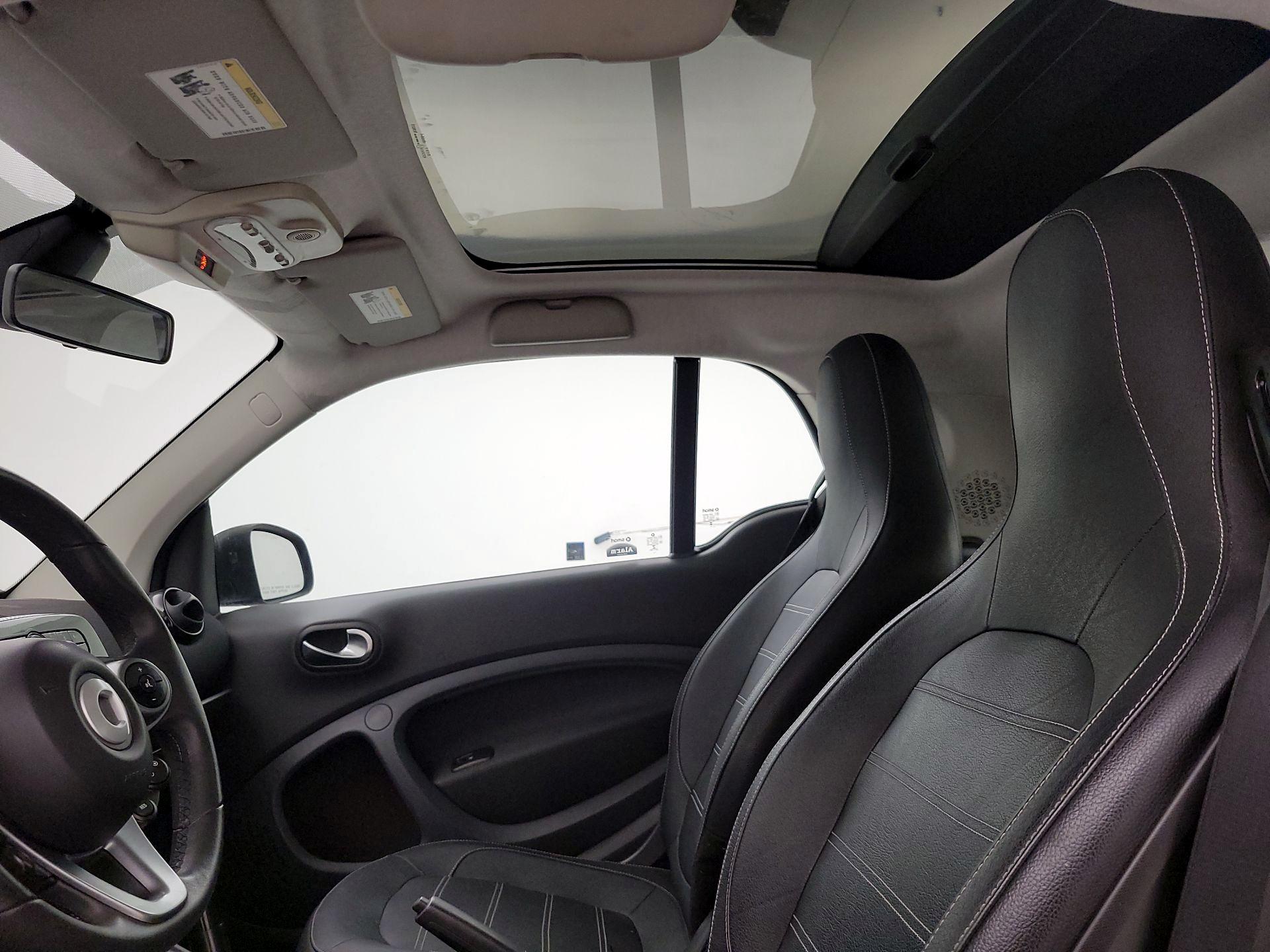 Thumbnail: 2016 smart fortwo - 18