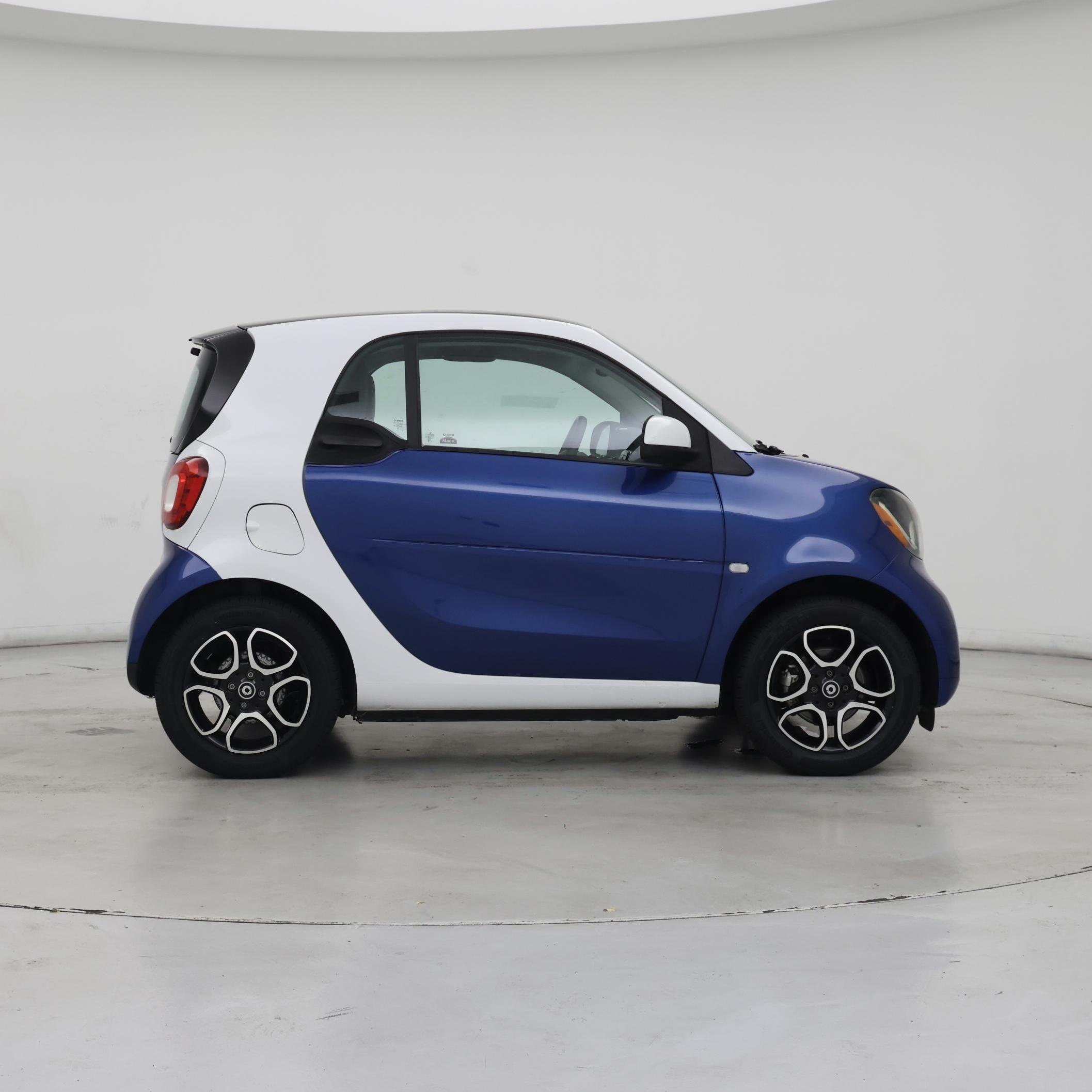 Thumbnail: 2016 smart fortwo - 7