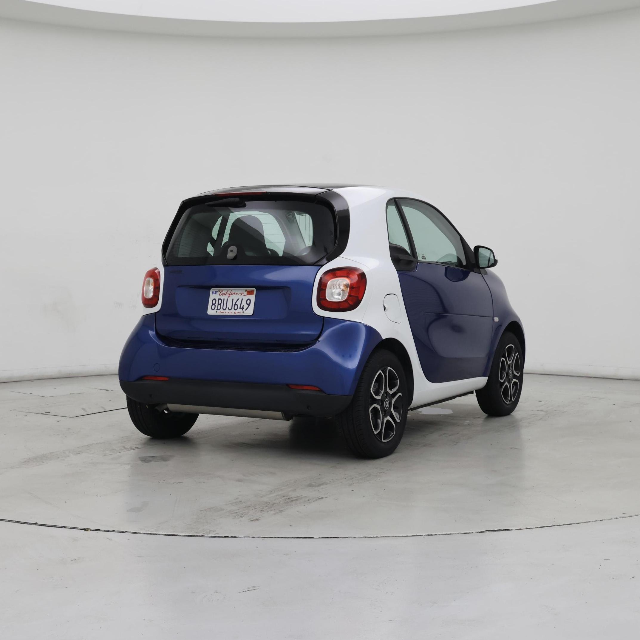 Thumbnail: 2016 smart fortwo - 8
