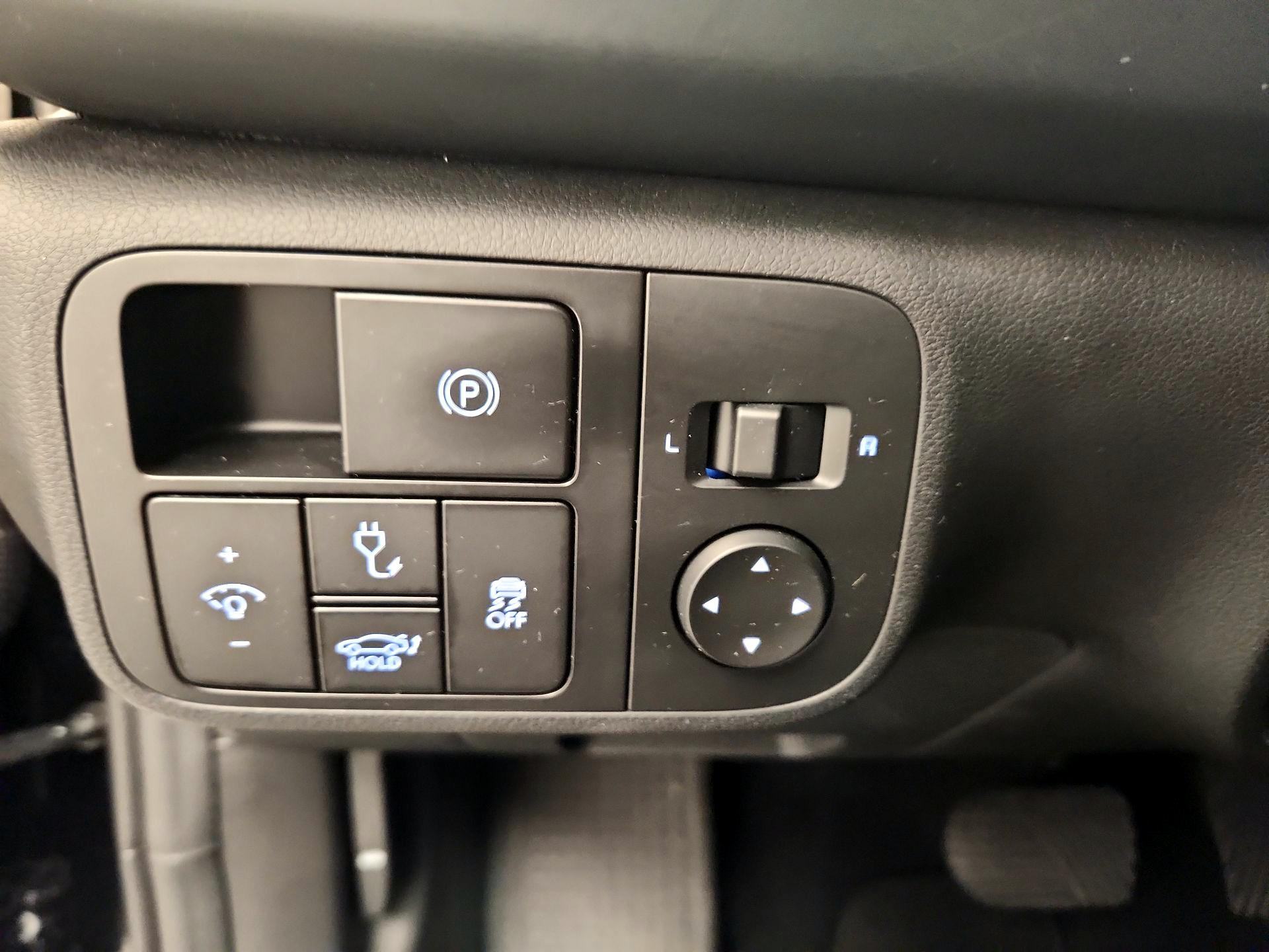 Thumbnail: 2023 Hyundai Ioniq 6 - 13