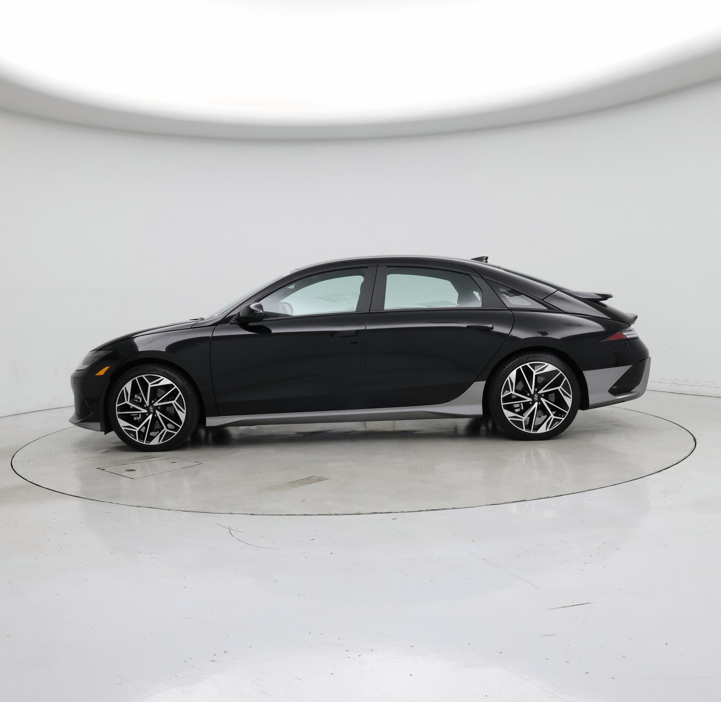 Thumbnail: 2023 Hyundai Ioniq 6 - 3