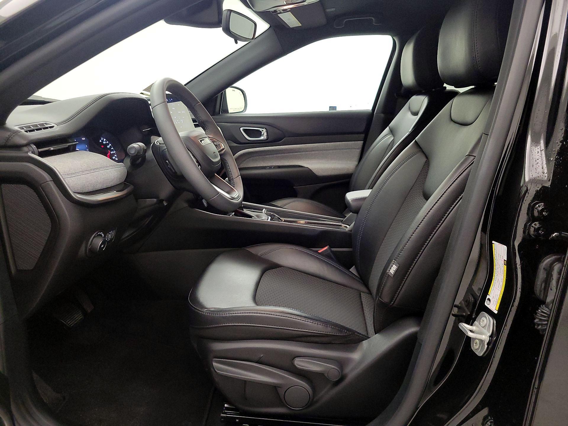 Thumbnail: 2023 Jeep Compass - 11