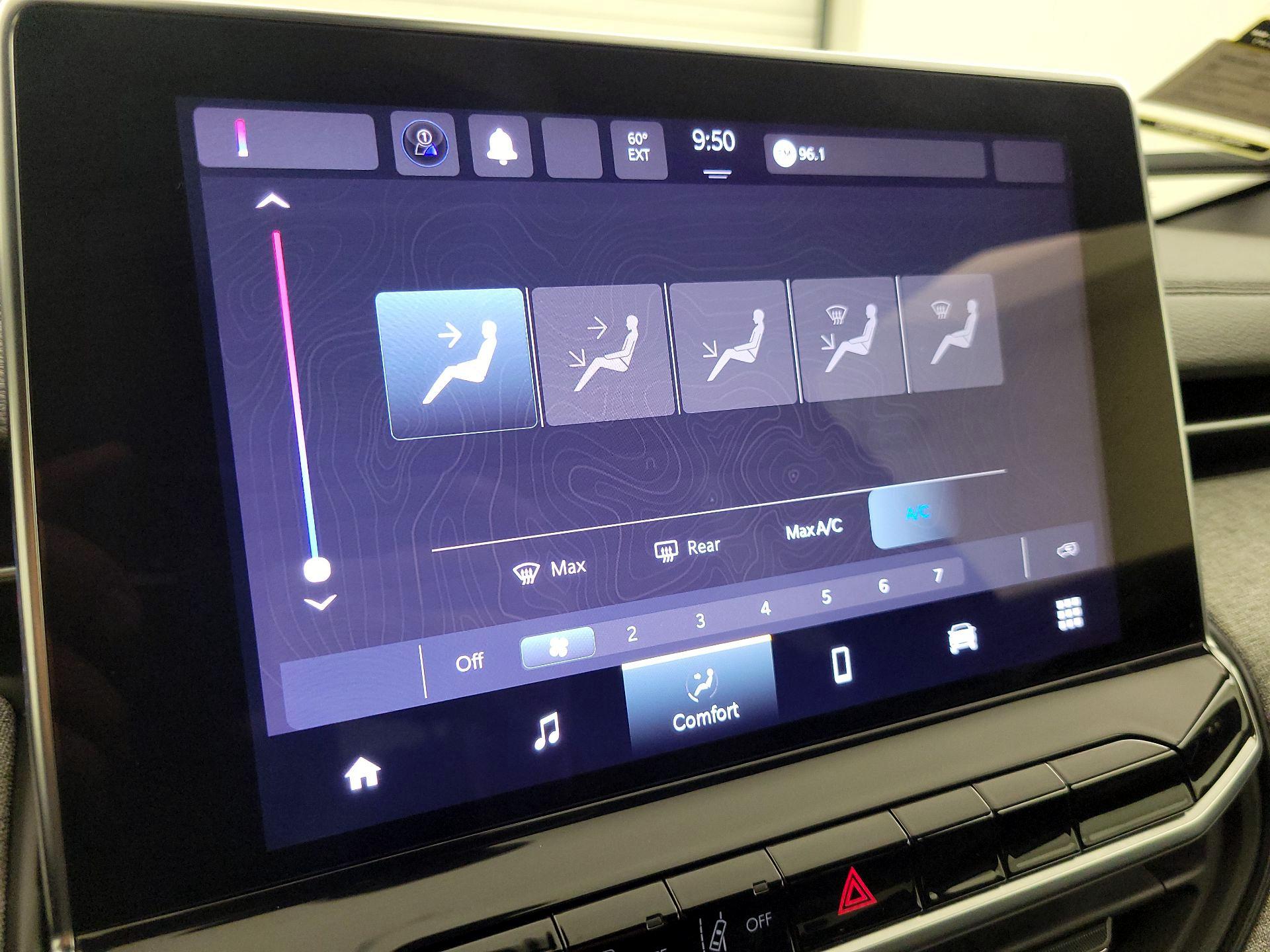 Thumbnail: 2023 Jeep Compass - 16