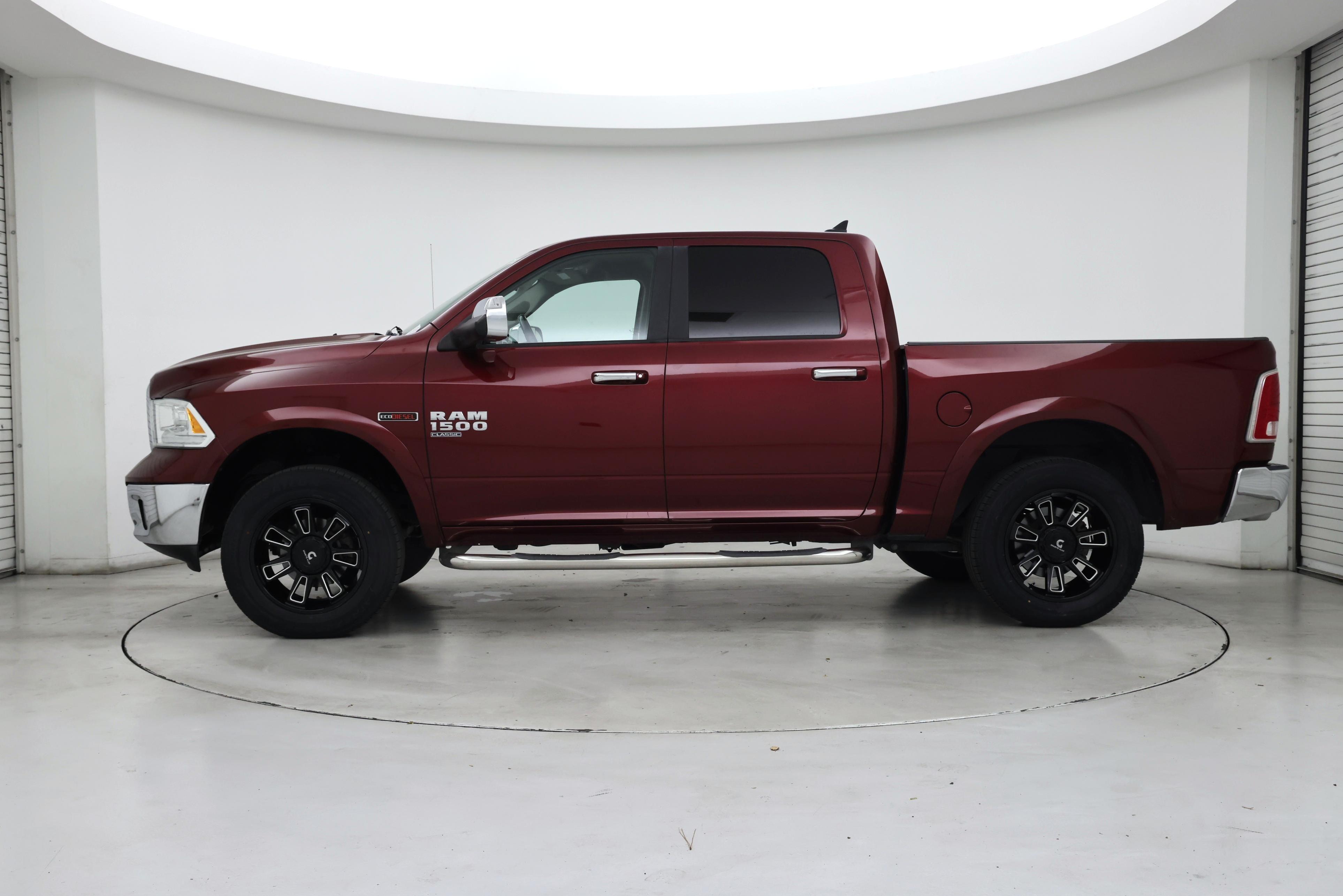 Thumbnail: 2019 RAM 1500 Classic - 3