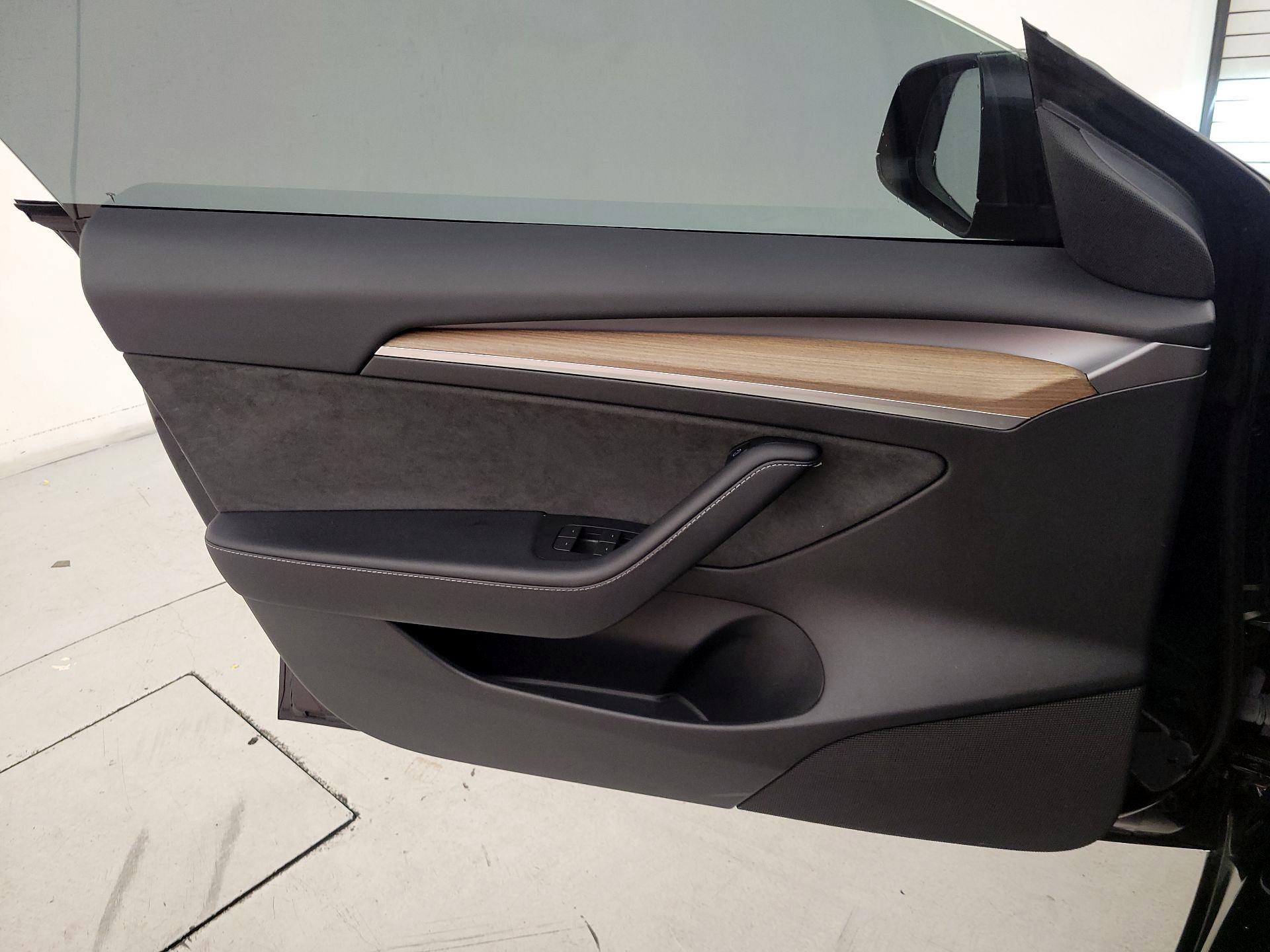 Thumbnail: 2023 Tesla Model 3 - 12