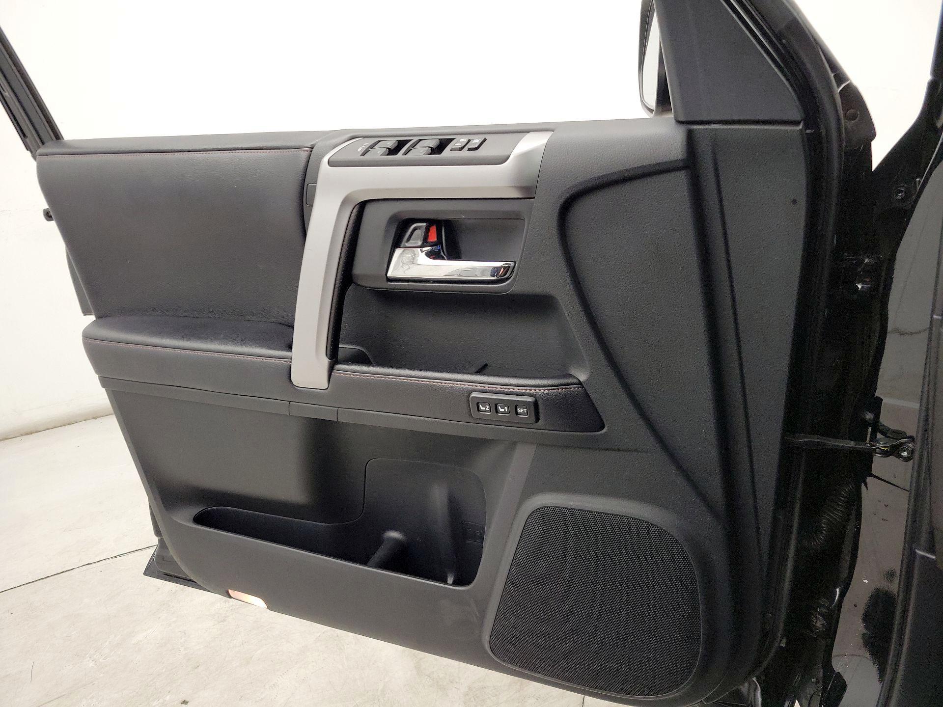 Thumbnail: 2017 Toyota 4Runner - 12