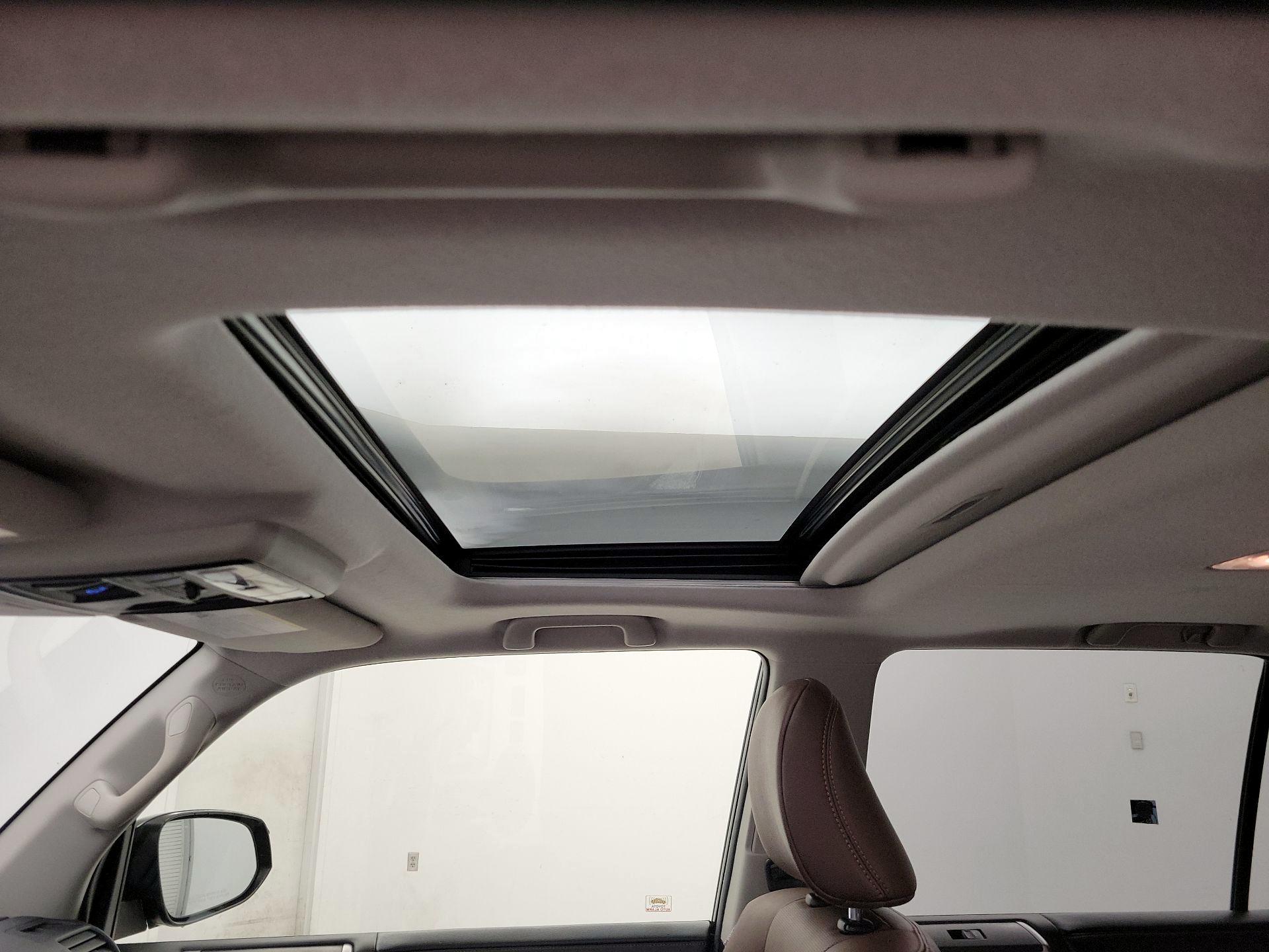 Thumbnail: 2017 Toyota 4Runner - 18