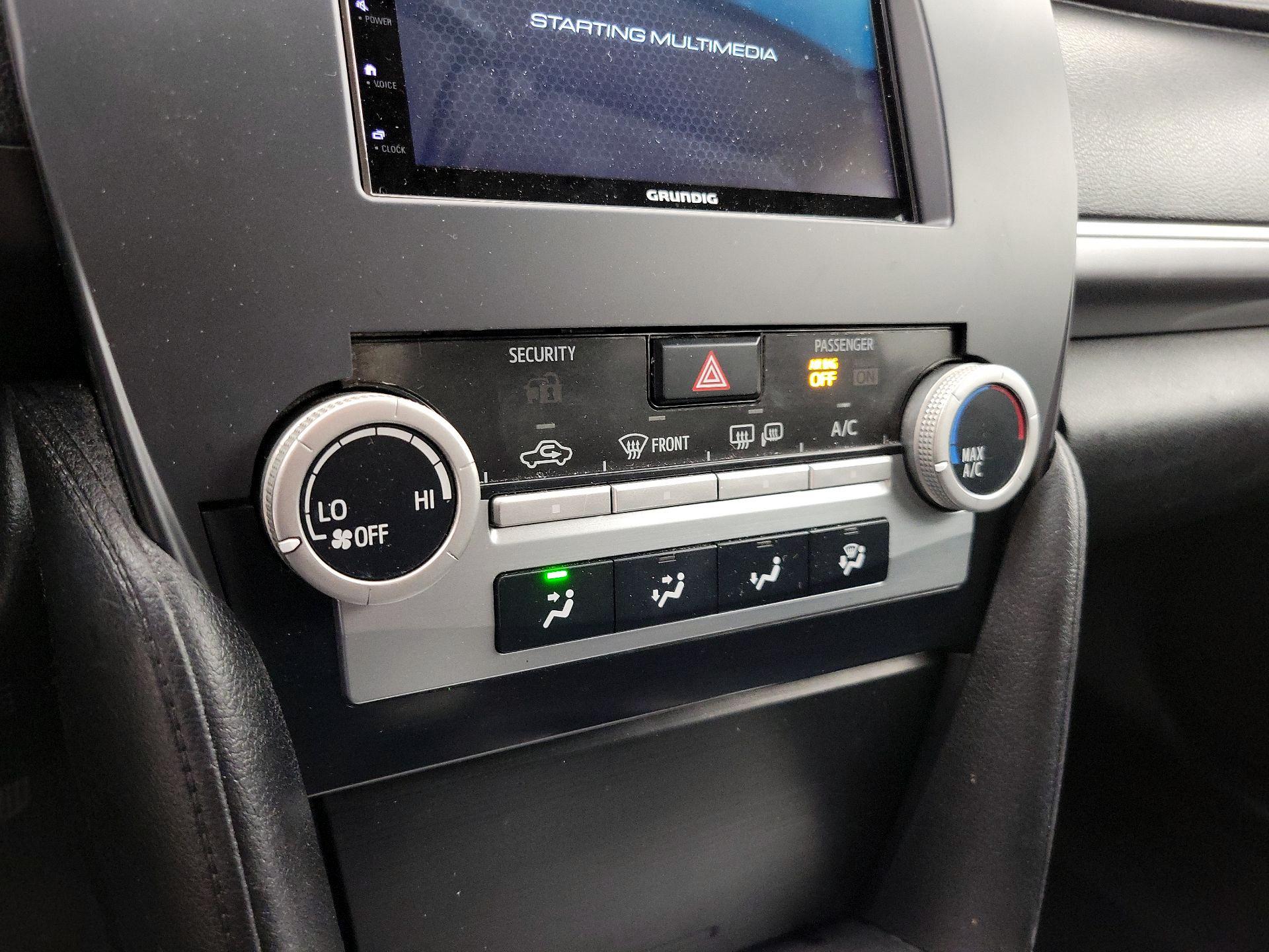 Thumbnail: 2014 Toyota Camry - 16