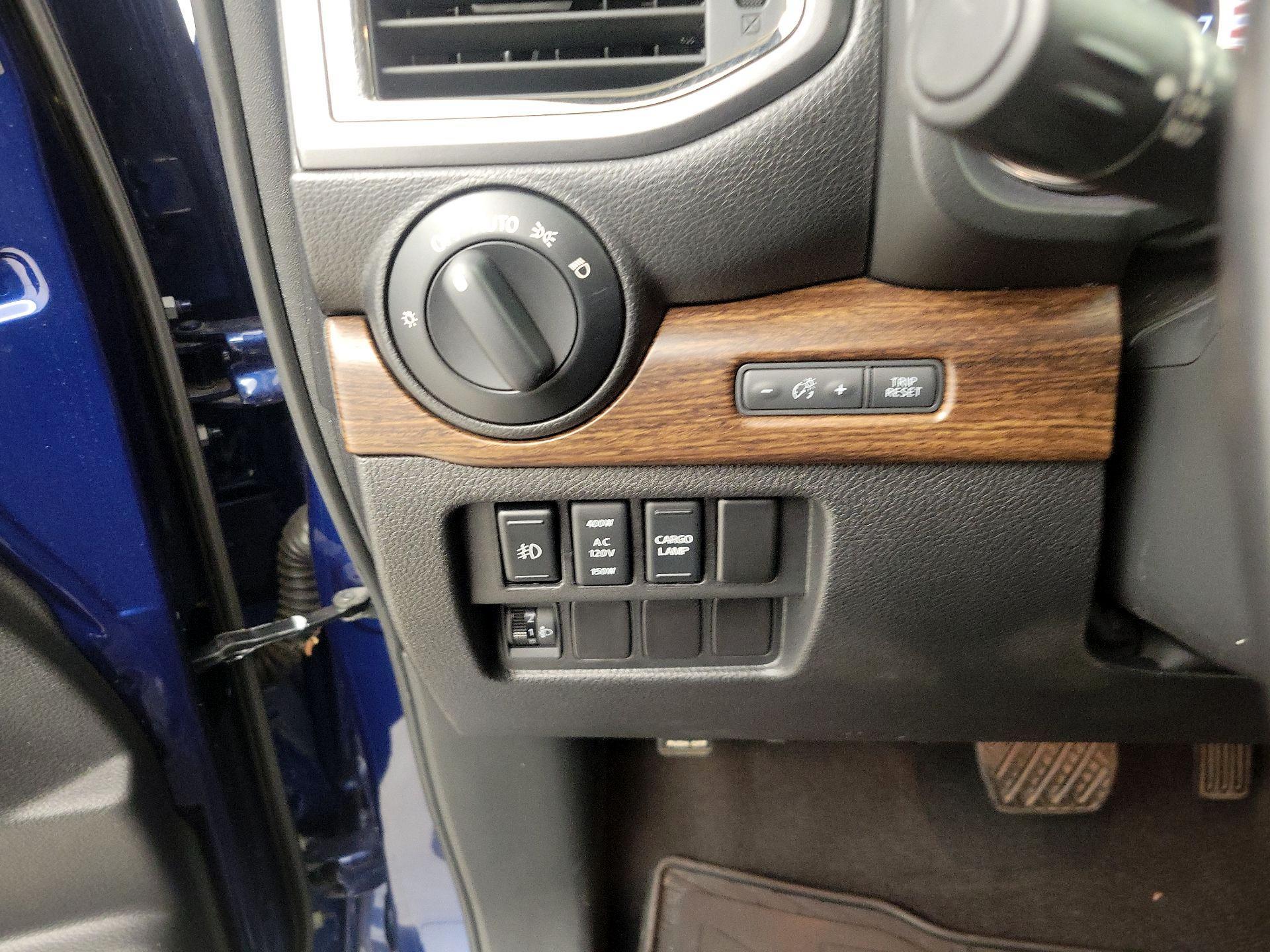 Thumbnail: 2017 Nissan Titan - 13