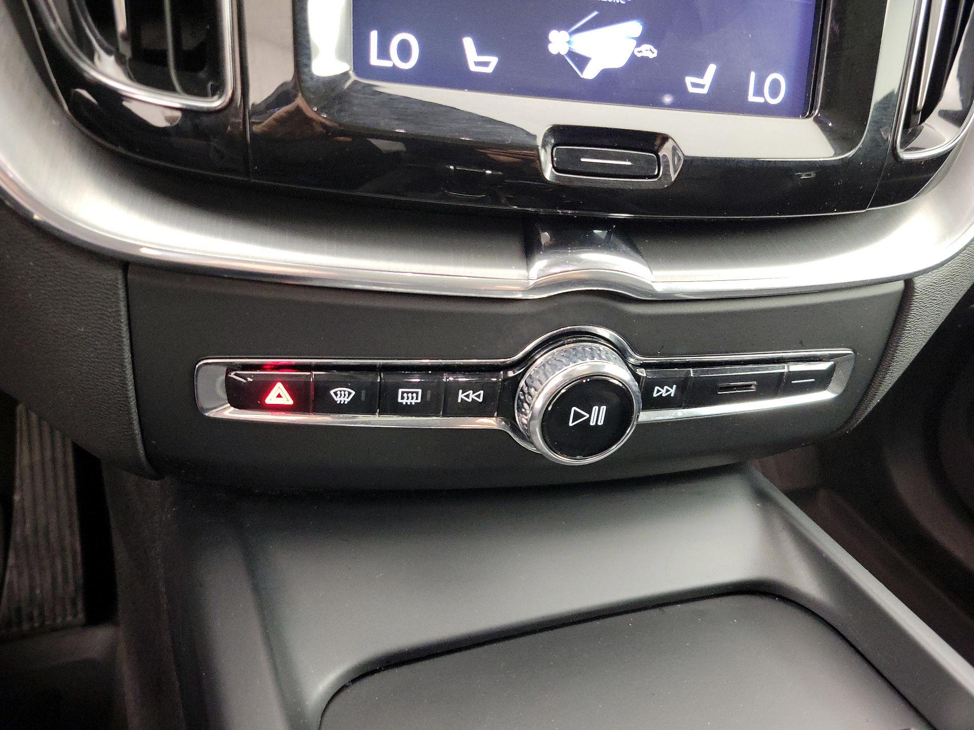 Thumbnail: 2019 Volvo XC60 - 16