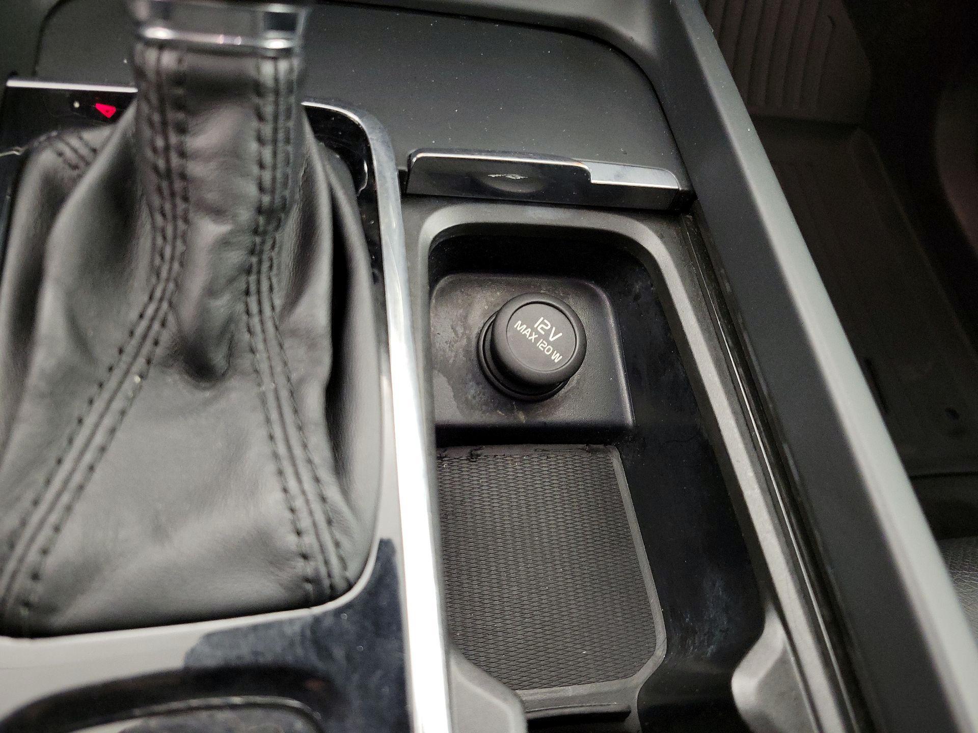 Thumbnail: 2019 Volvo XC60 - 18