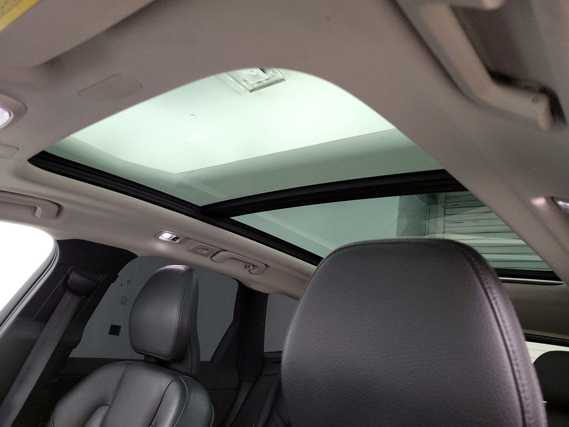 Thumbnail: 2019 Volvo XC60 - 19