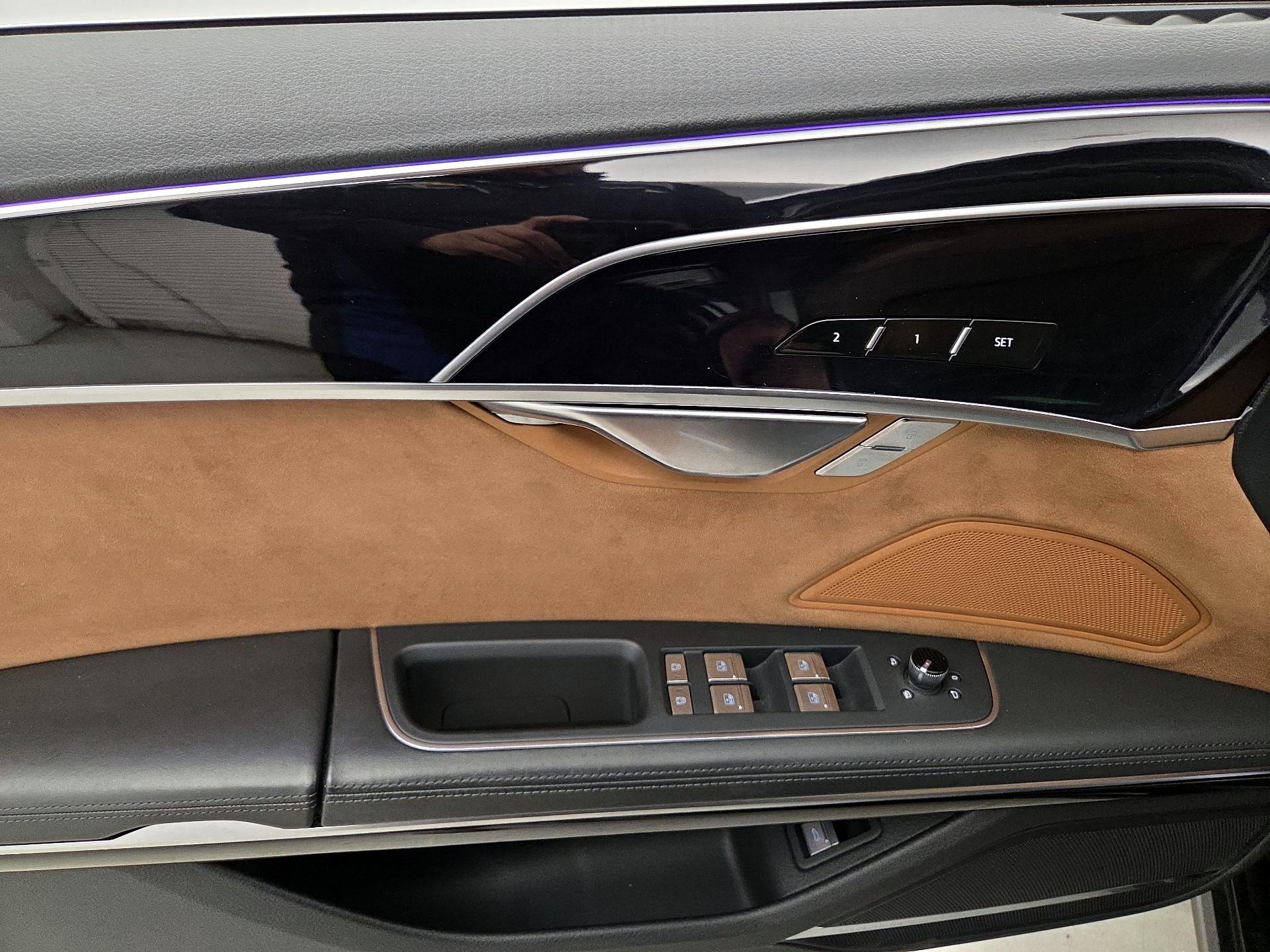 Thumbnail: 2020 Audi S8 - 12