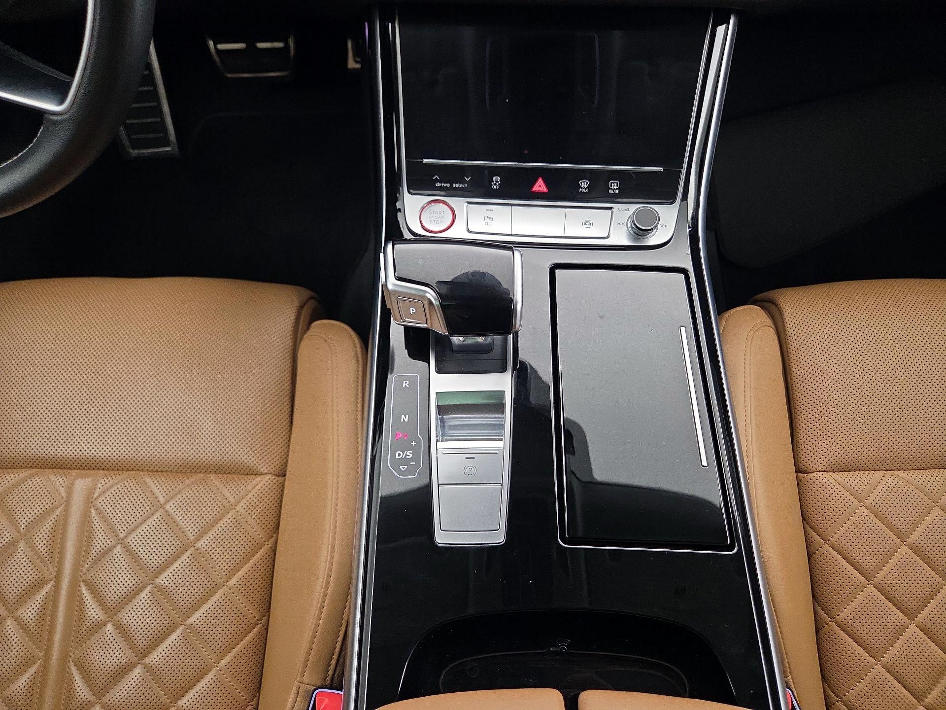 Thumbnail: 2020 Audi S8 - 18