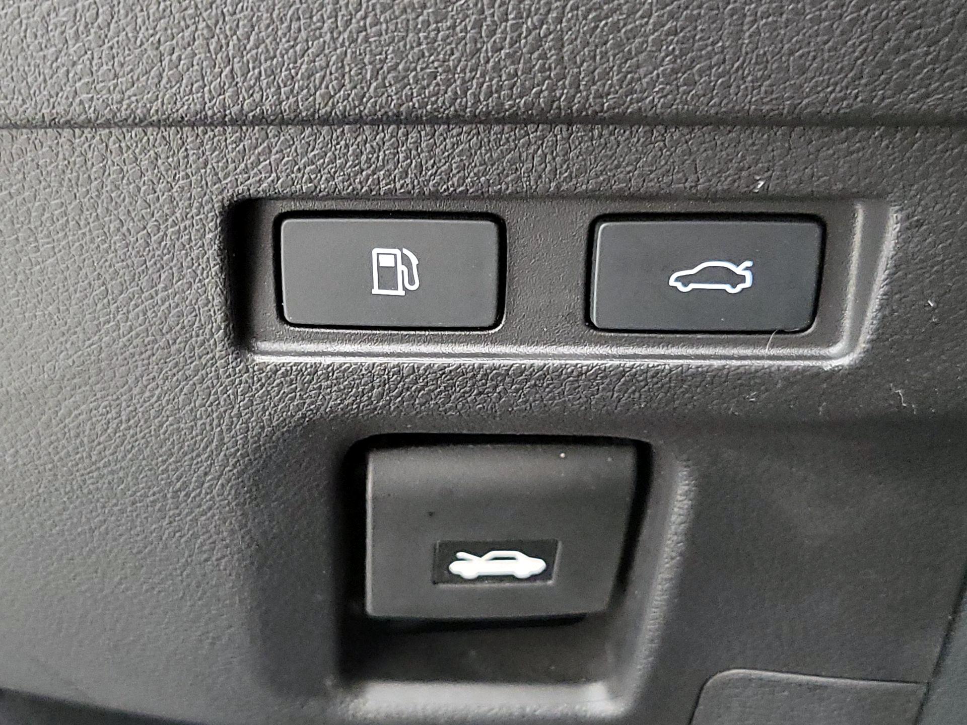 Thumbnail: 2022 Lexus ES - 13