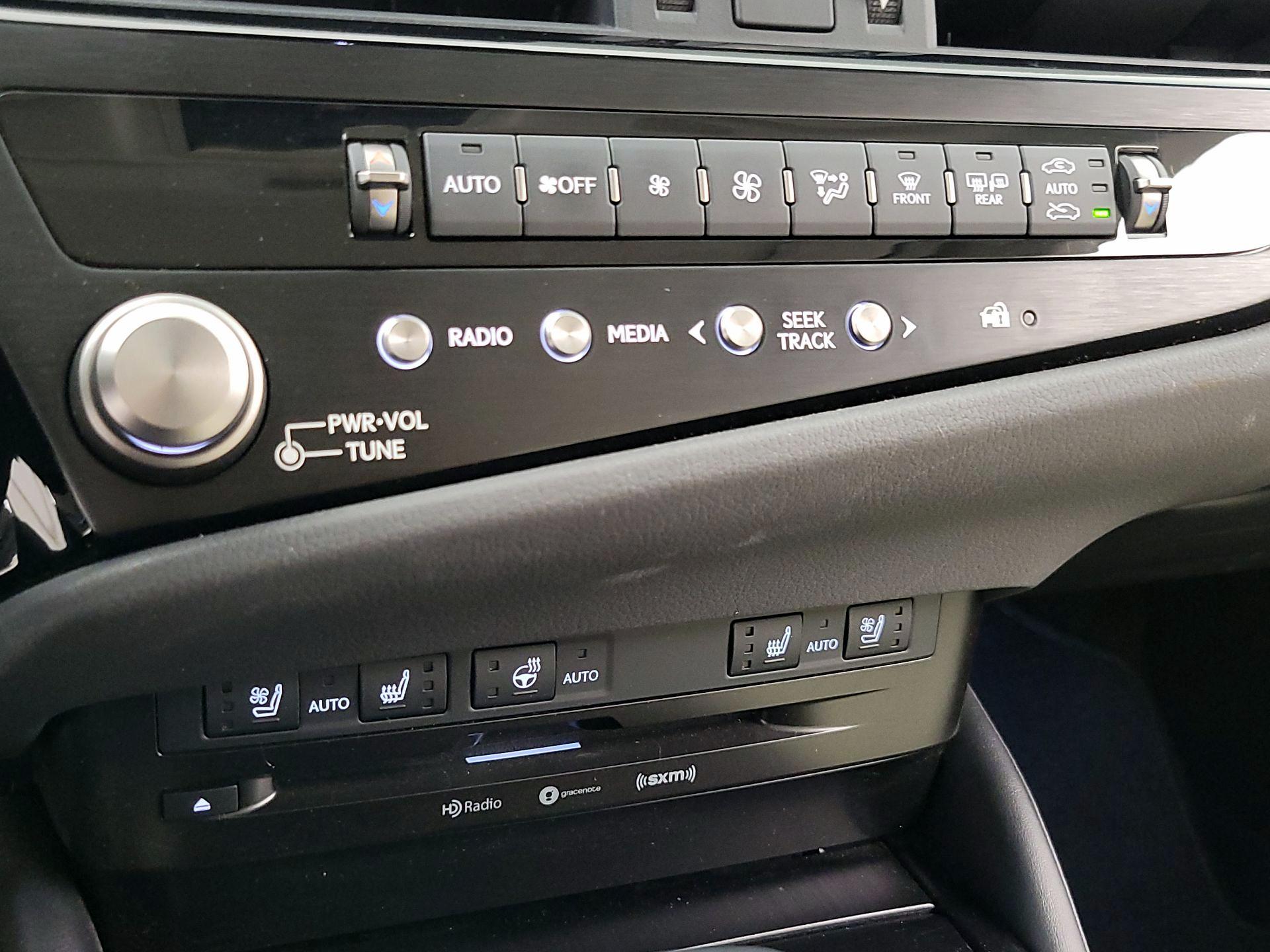 Thumbnail: 2022 Lexus ES - 17