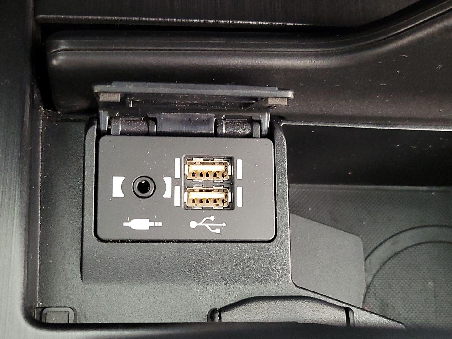 Thumbnail: 2022 Lexus ES - 19