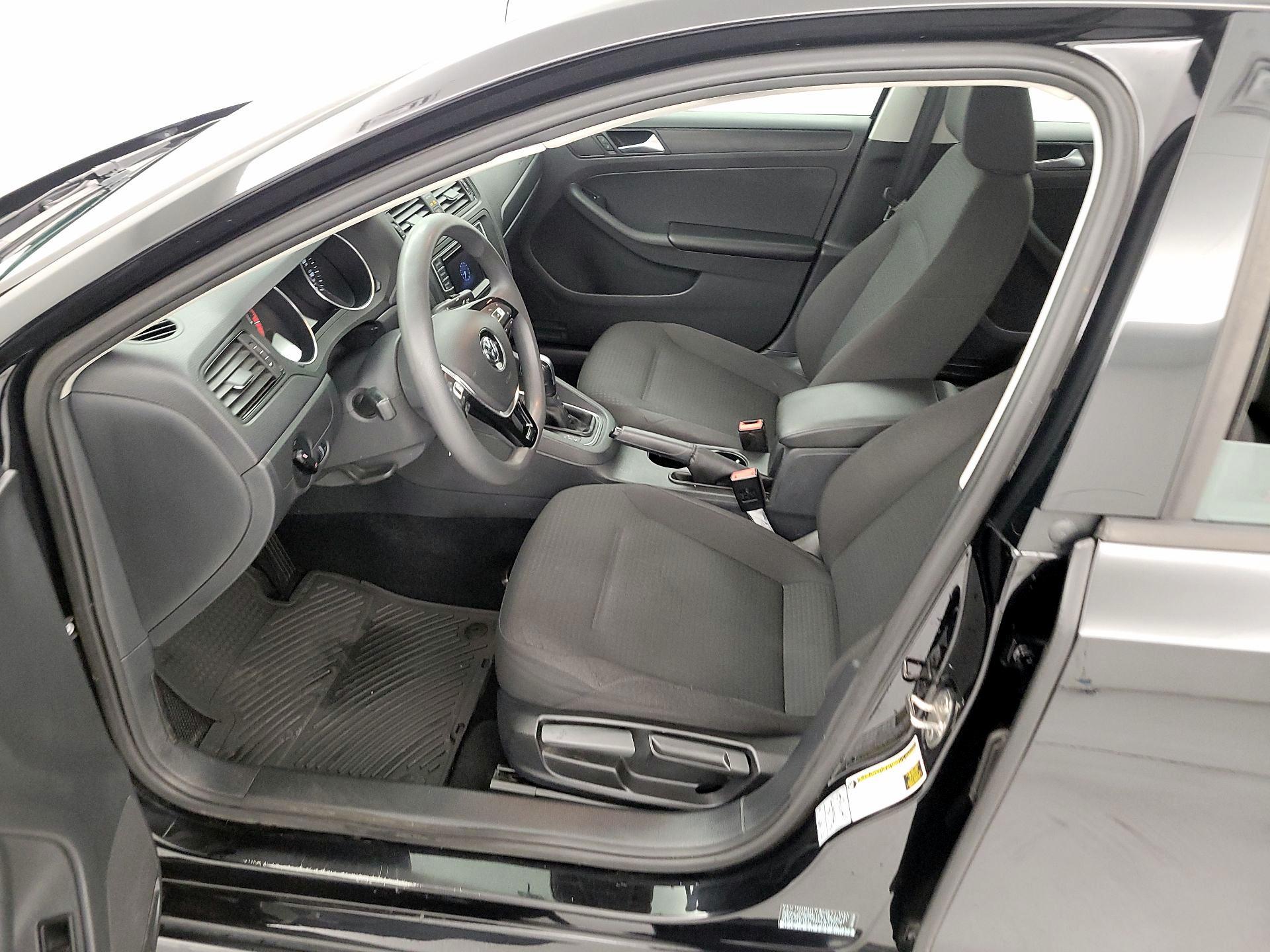 Thumbnail: 2016 Volkswagen Jetta - 11