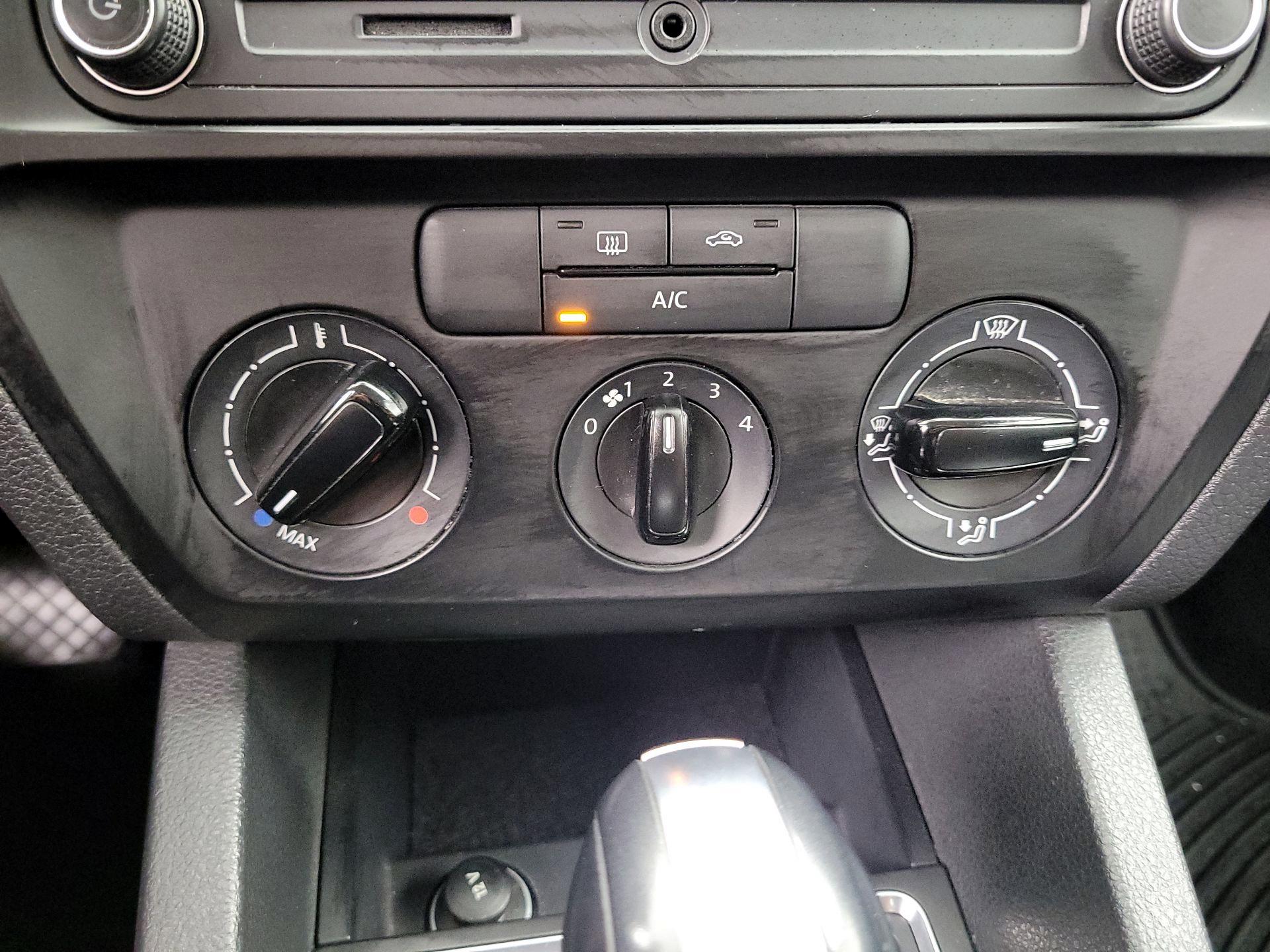 Thumbnail: 2016 Volkswagen Jetta - 15