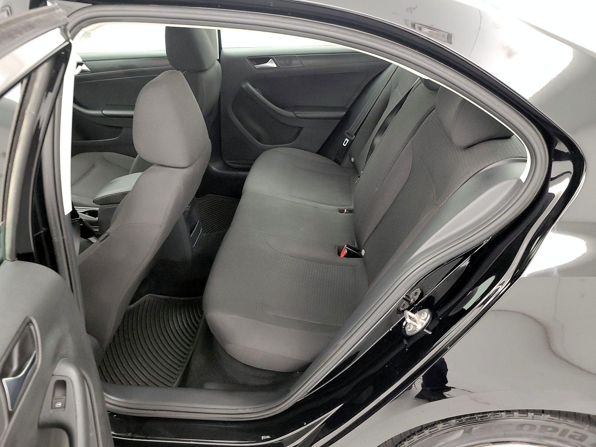 Thumbnail: 2016 Volkswagen Jetta - 17