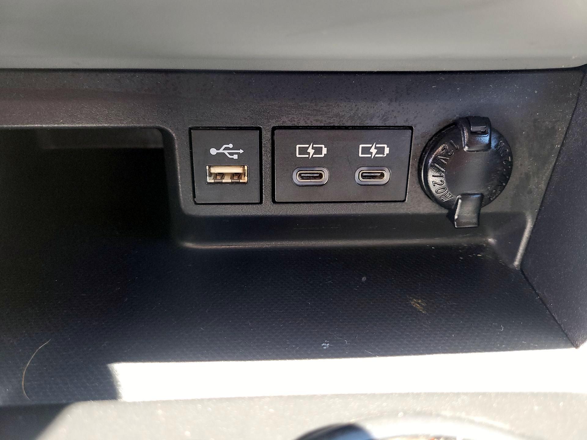 Thumbnail: 2023 Toyota Highlander - 18