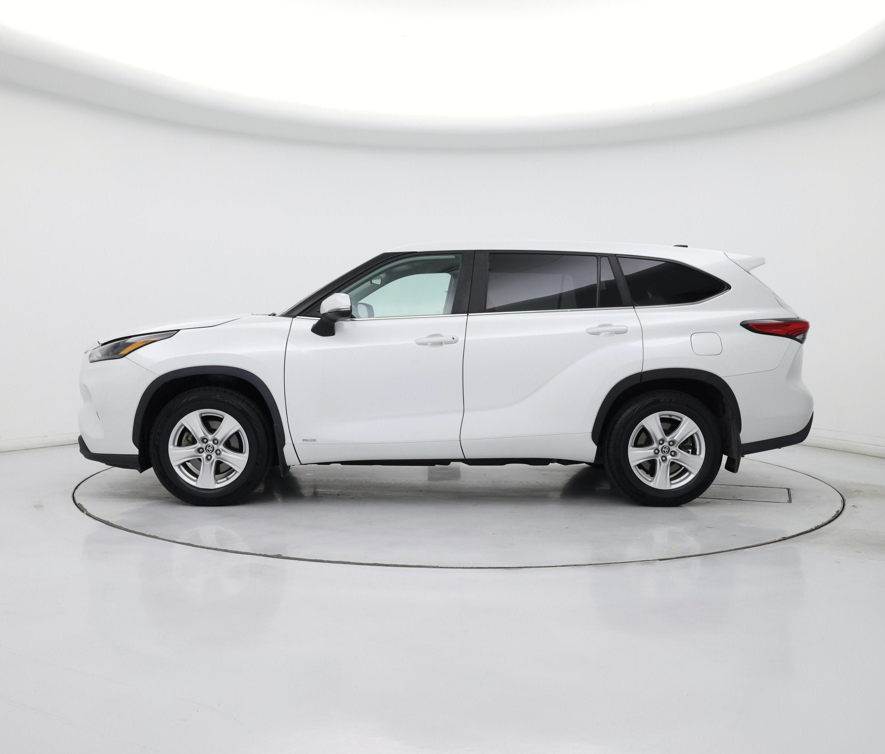 Thumbnail: 2023 Toyota Highlander - 3