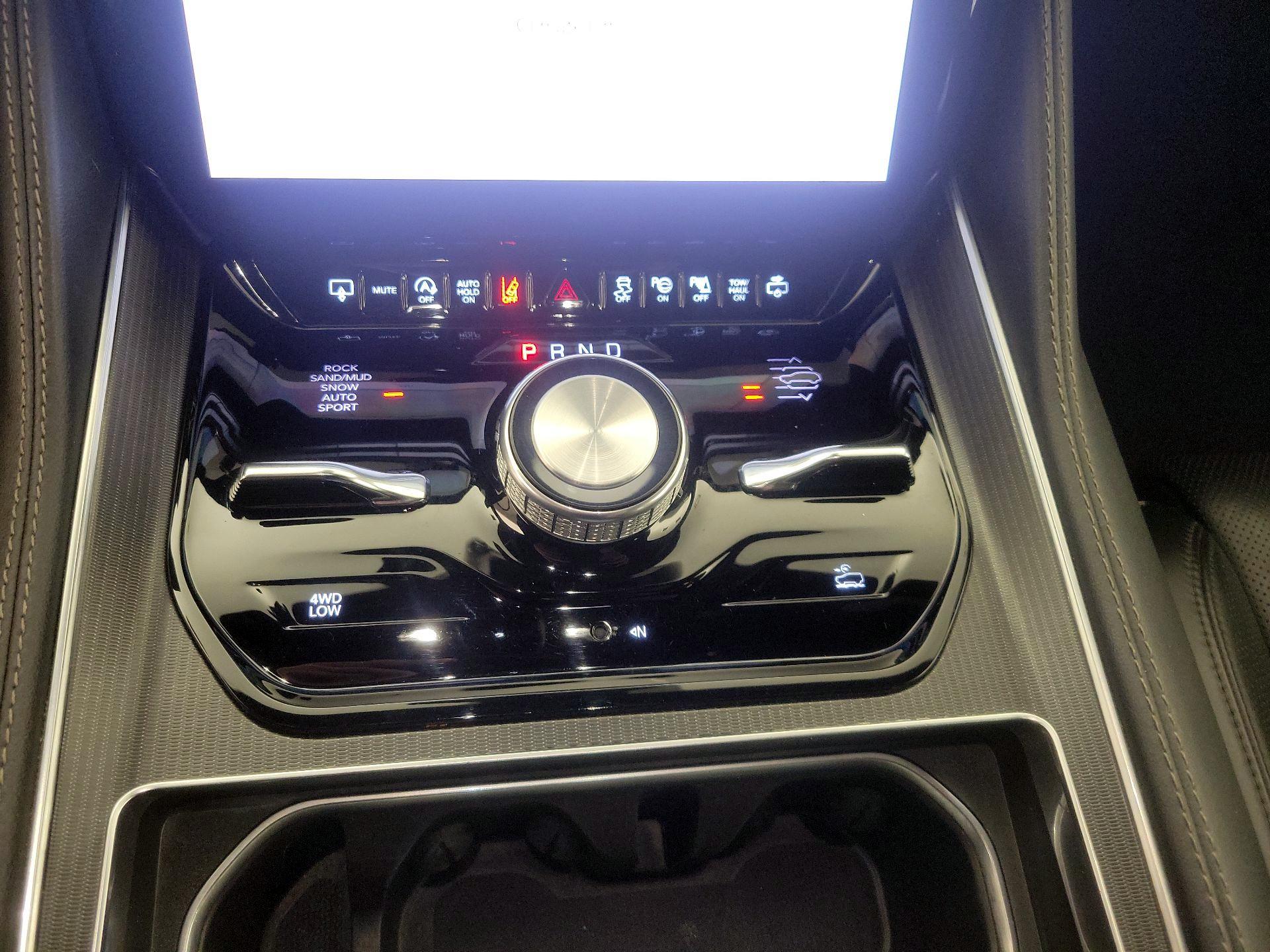 Thumbnail: 2024 Jeep Grand Wagoneer L - 18