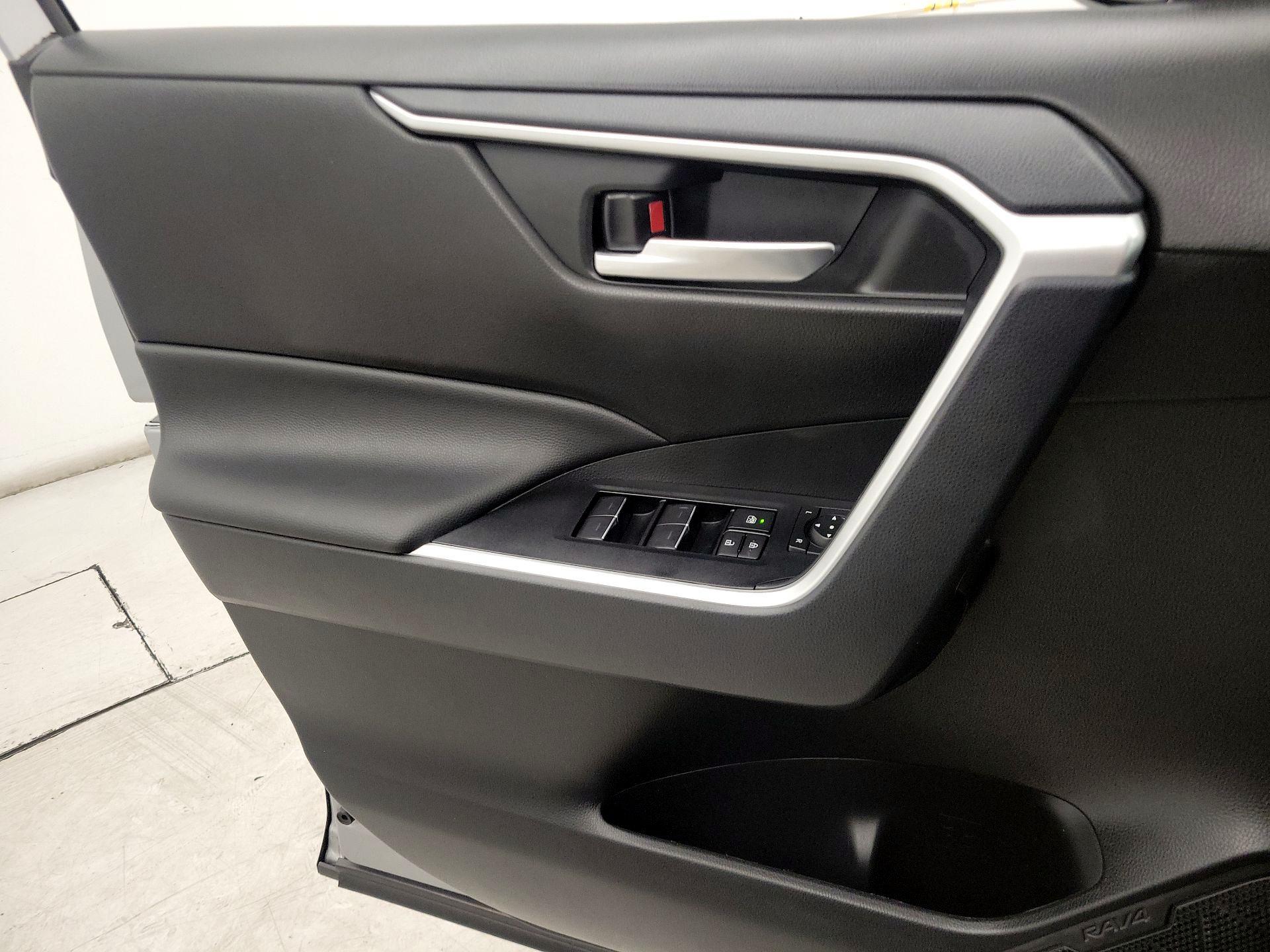 Thumbnail: 2025 Toyota RAV4 - 12