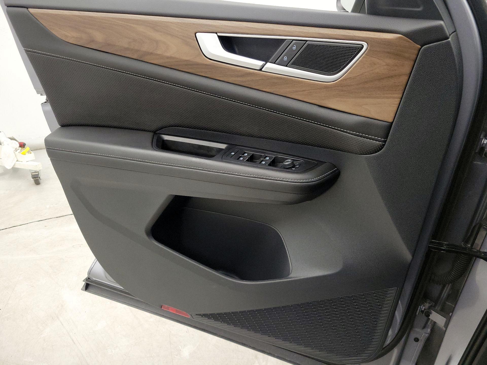 Thumbnail: 2024 Volkswagen Atlas - 12