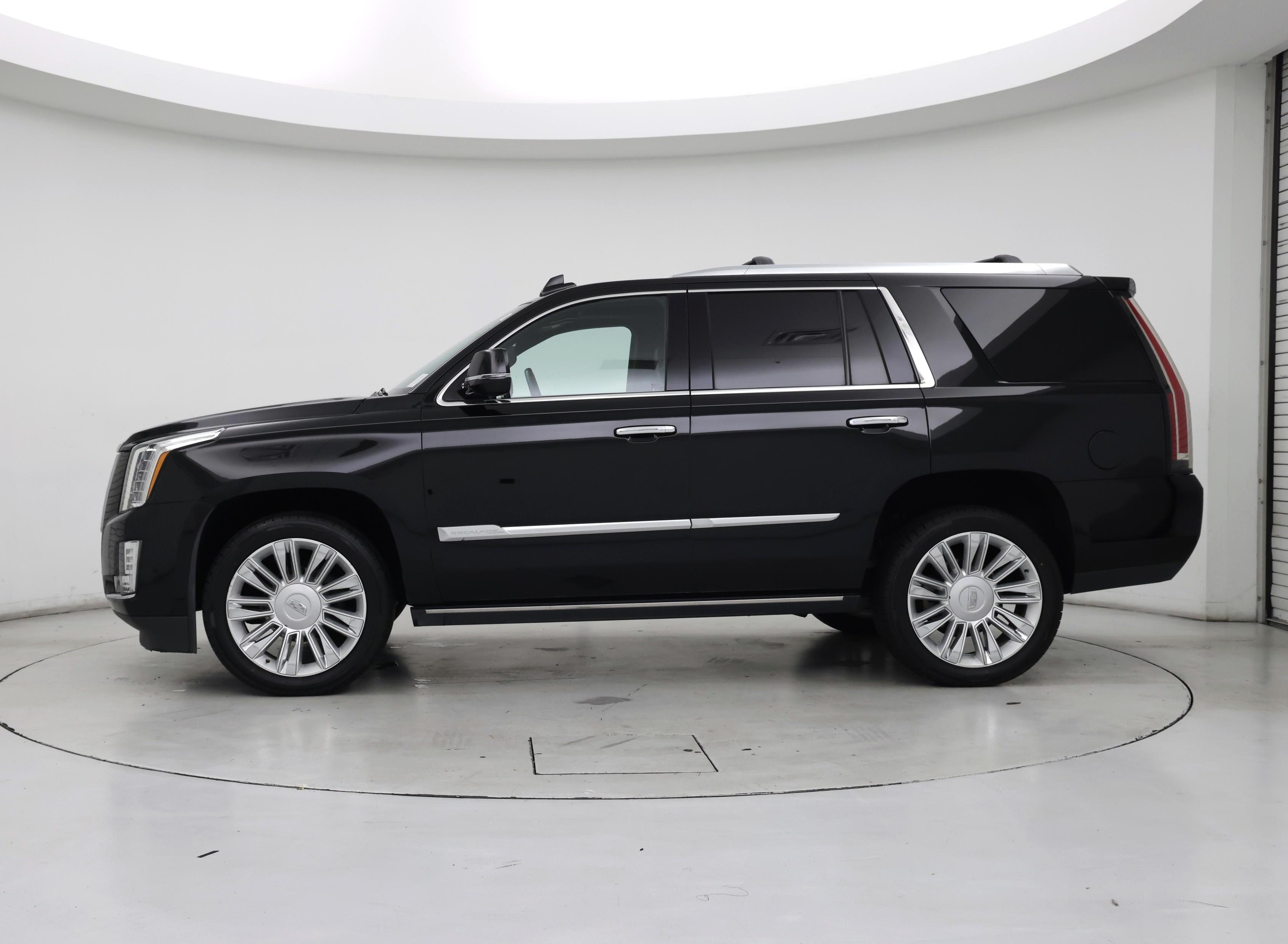 Thumbnail: 2020 Cadillac Escalade - 3