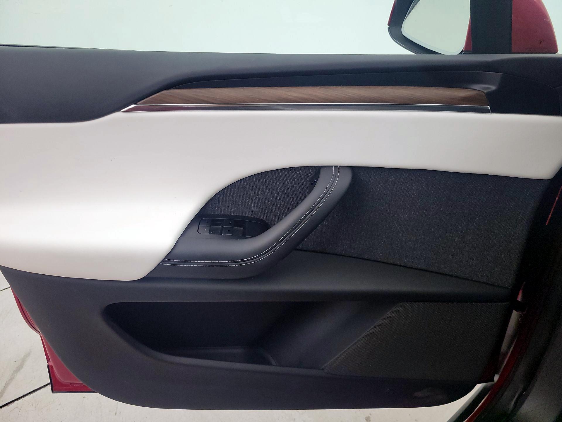 Thumbnail: 2022 Tesla Model X - 12