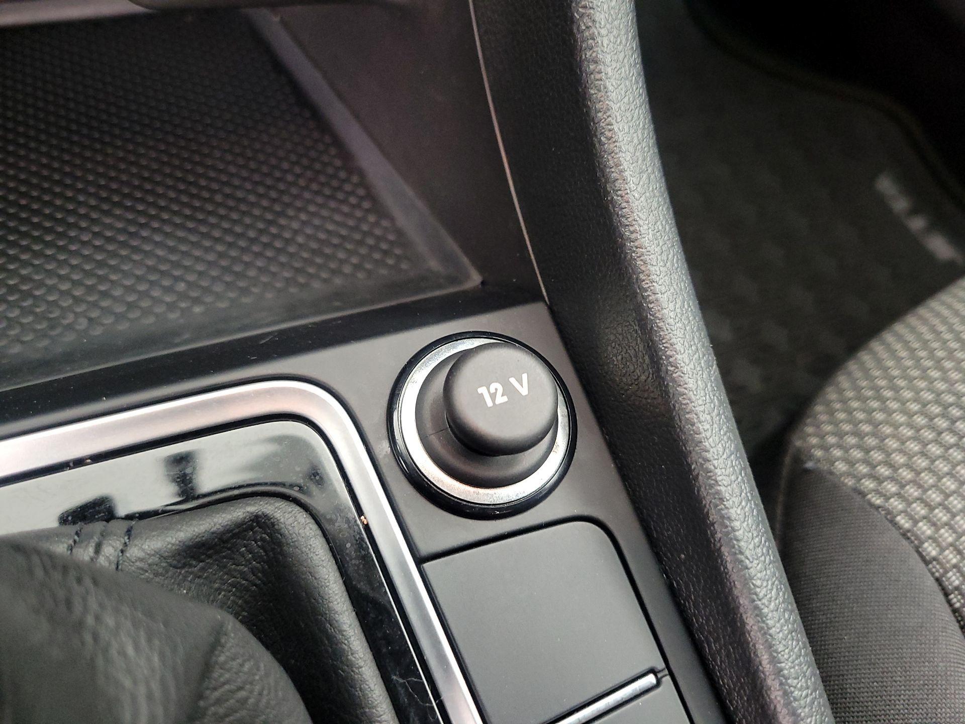 Thumbnail: 2019 Volkswagen Jetta - 18