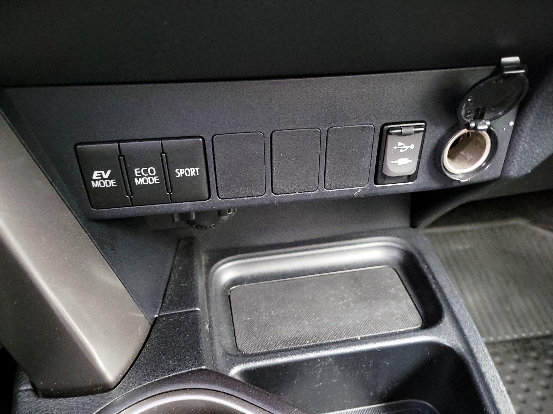 Thumbnail: 2018 Toyota RAV4 - 18