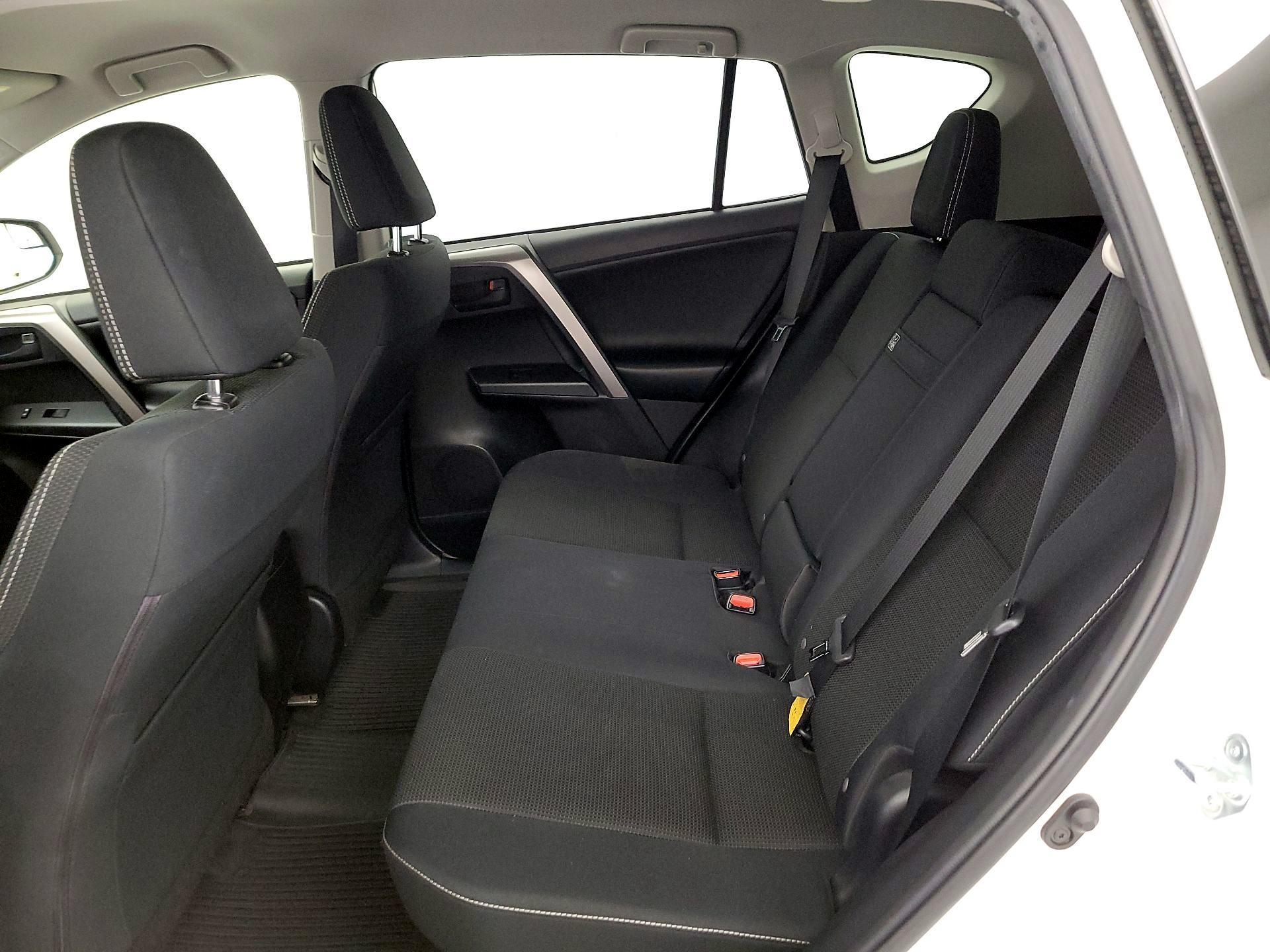 Thumbnail: 2018 Toyota RAV4 - 19