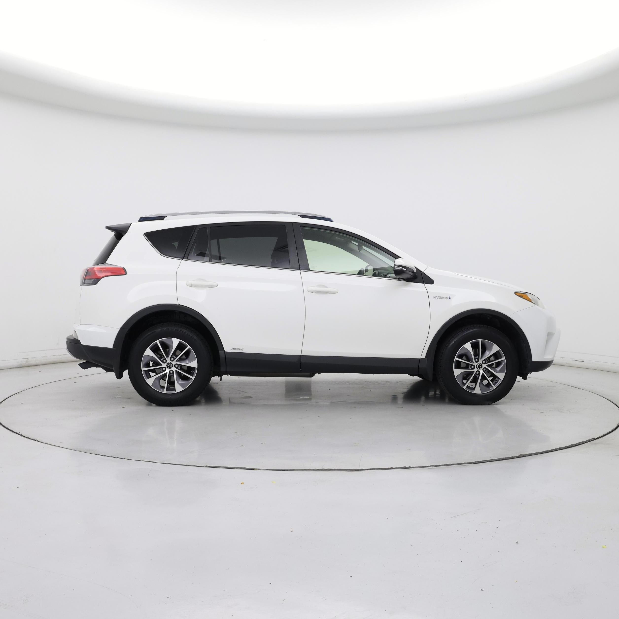 Thumbnail: 2018 Toyota RAV4 - 7