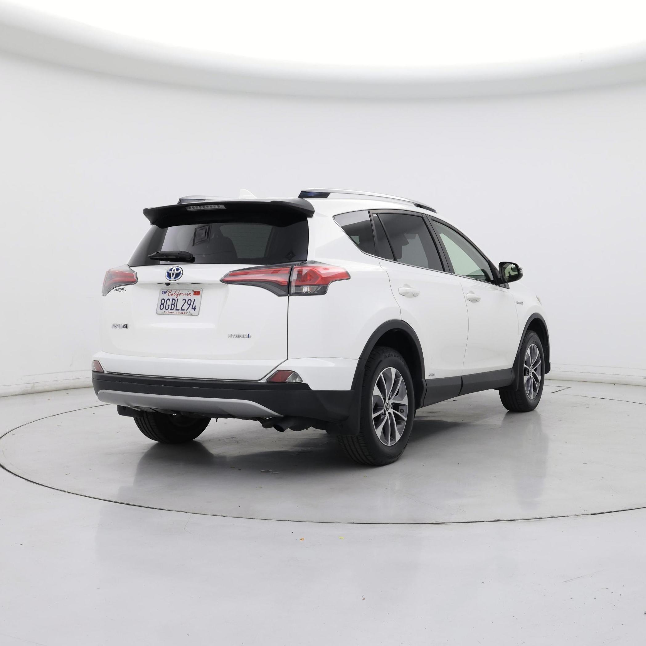 Thumbnail: 2018 Toyota RAV4 - 8