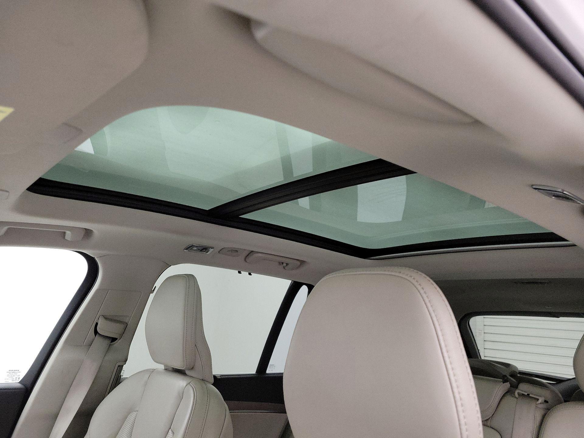 Thumbnail: 2022 Volvo XC90 - 11