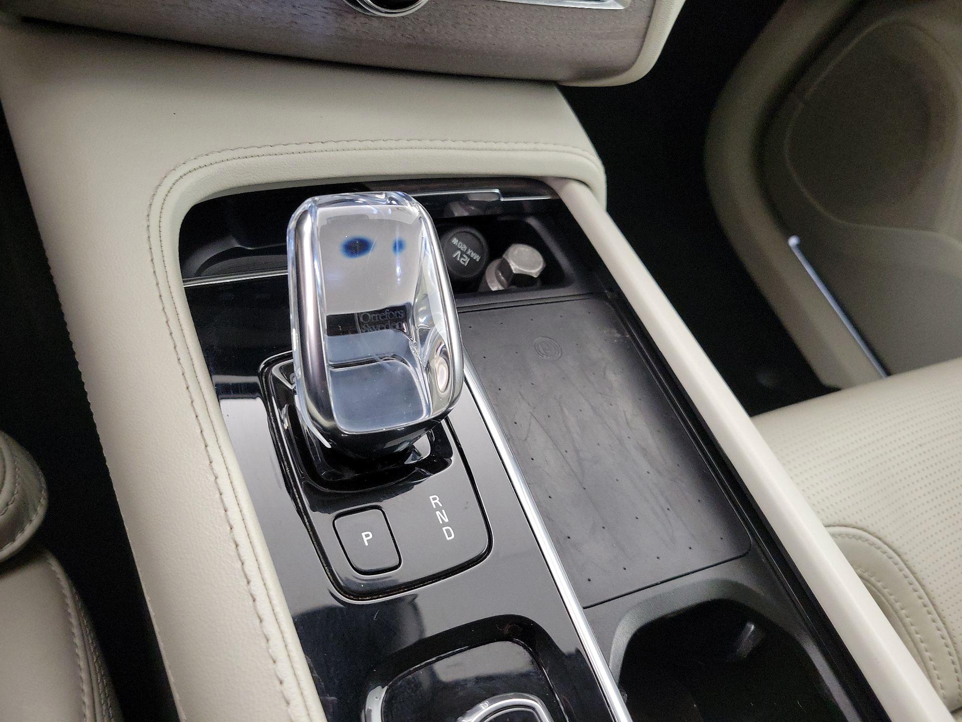 Thumbnail: 2022 Volvo XC90 - 16