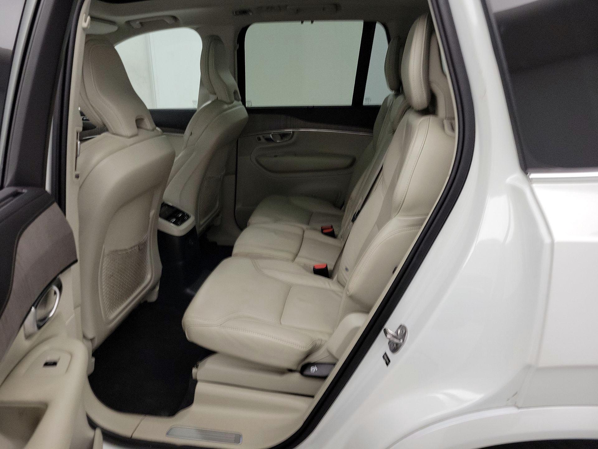 Thumbnail: 2022 Volvo XC90 - 18