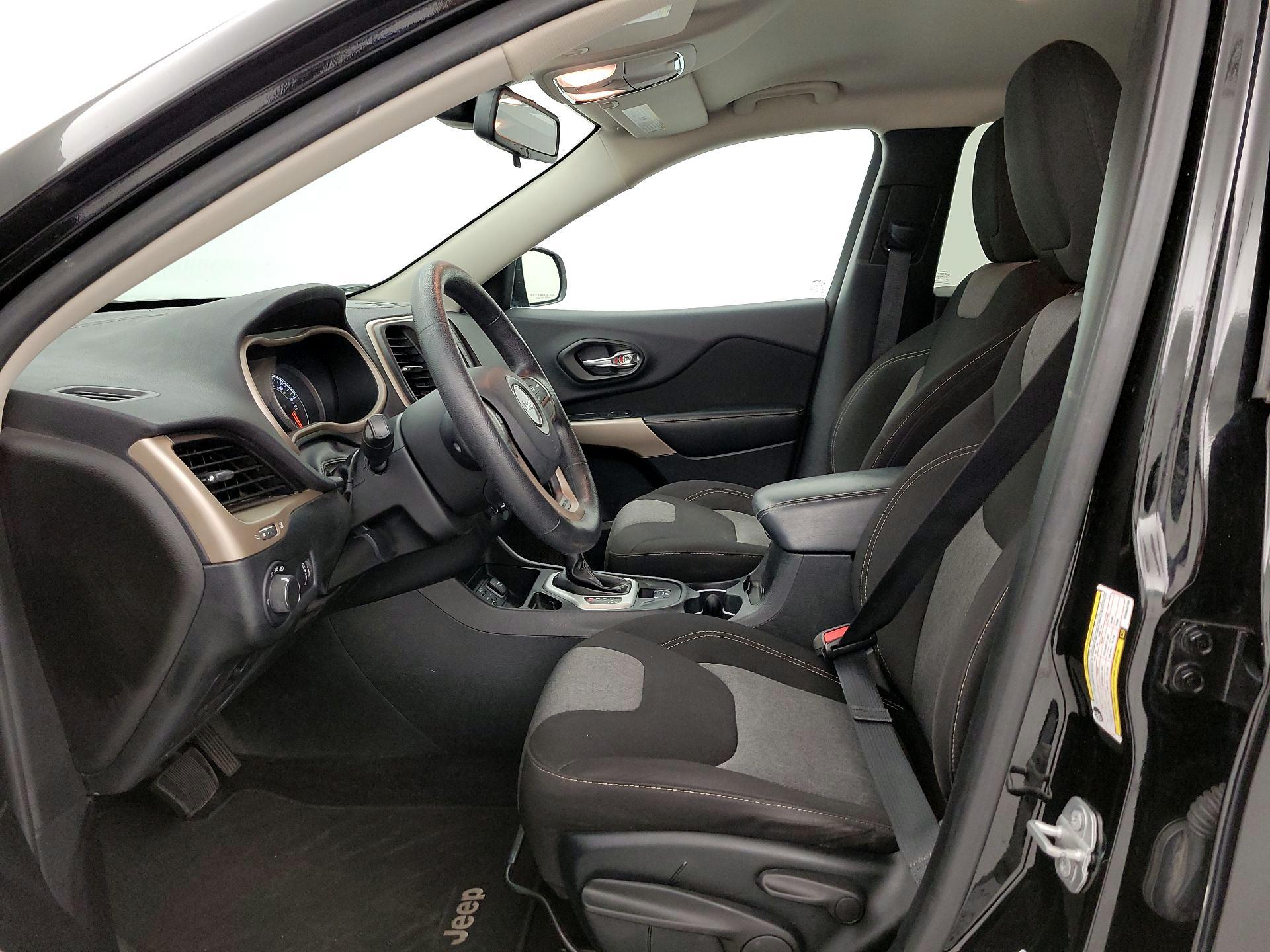 Thumbnail: 2017 Jeep Cherokee - 11