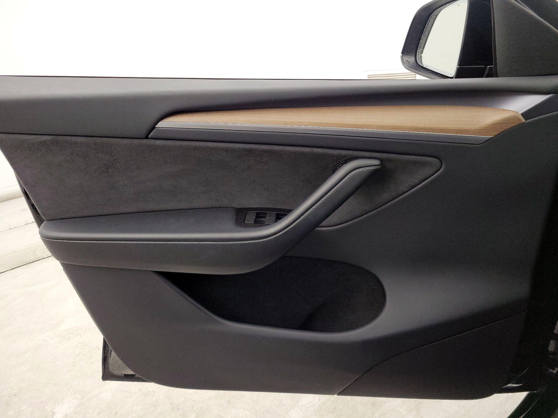 Thumbnail: 2023 Tesla Model Y - 12