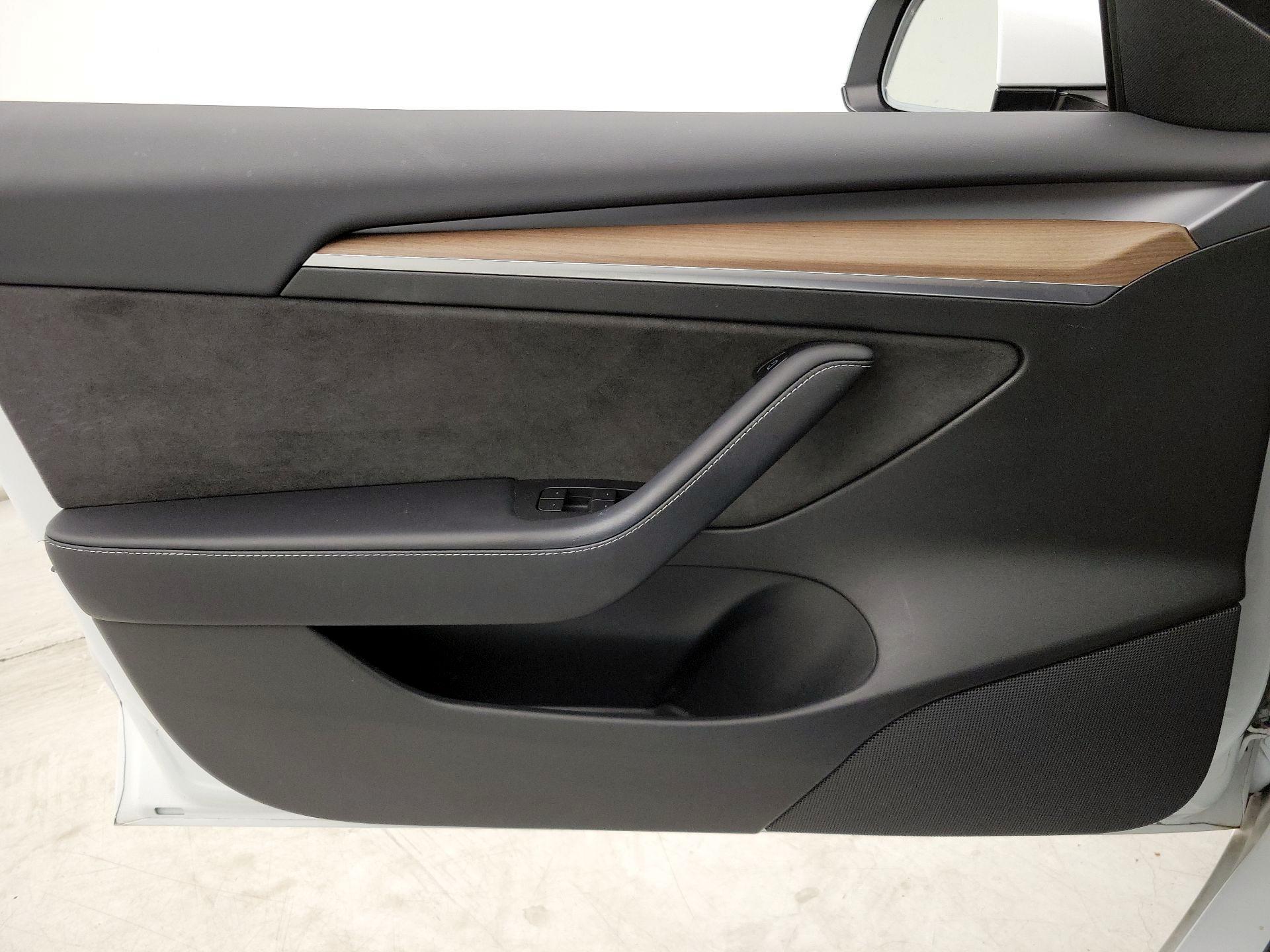 Thumbnail: 2022 Tesla Model 3 - 12