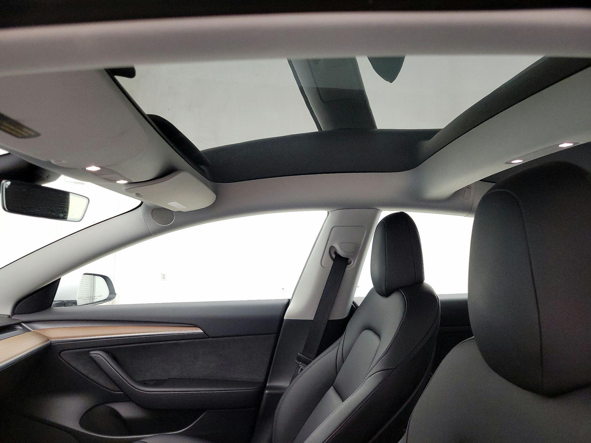 Thumbnail: 2022 Tesla Model 3 - 19