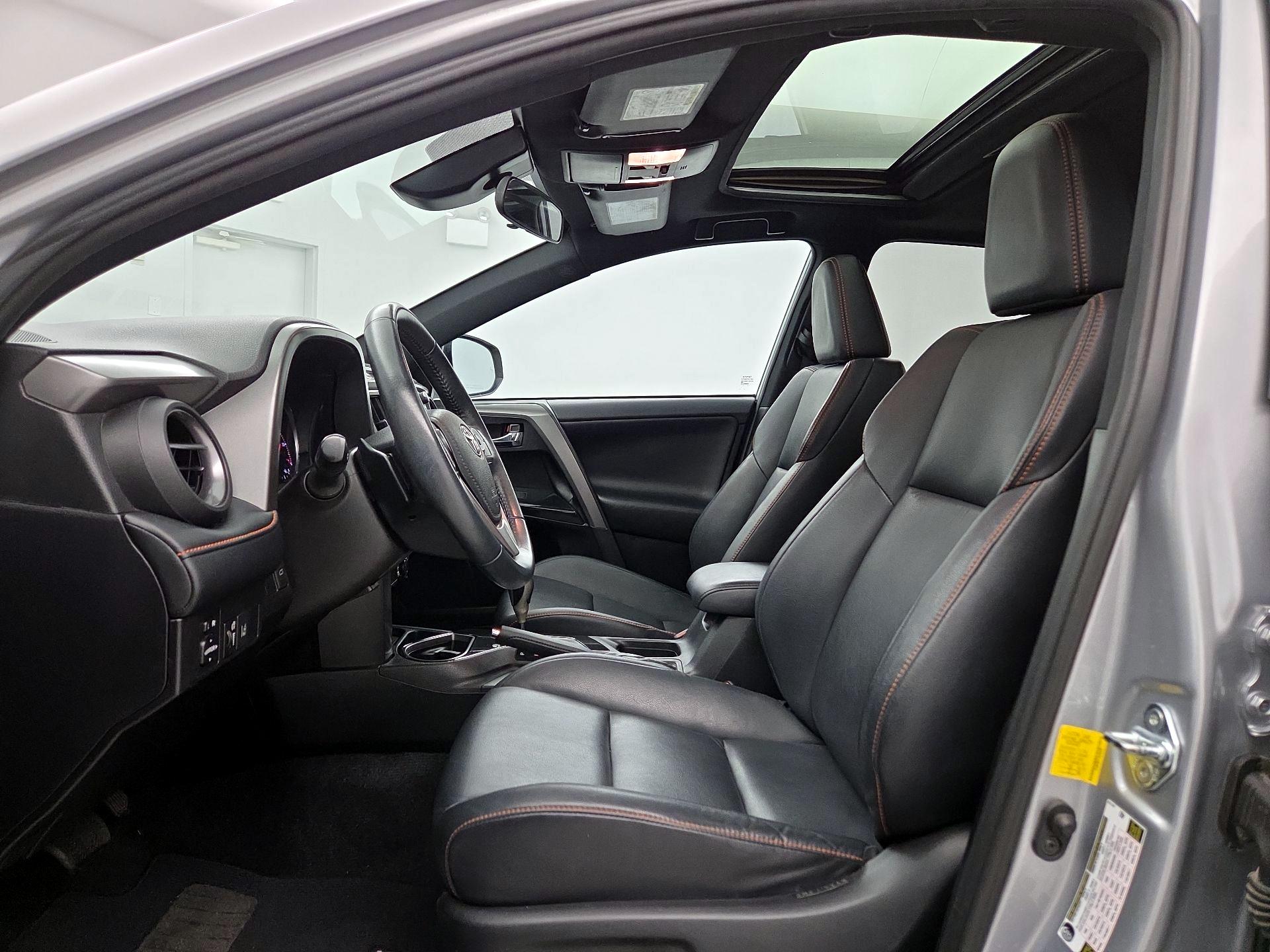 Thumbnail: 2016 Toyota RAV4 - 11