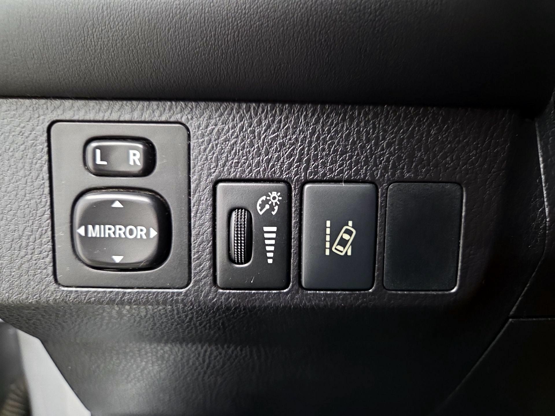 Thumbnail: 2016 Toyota RAV4 - 13