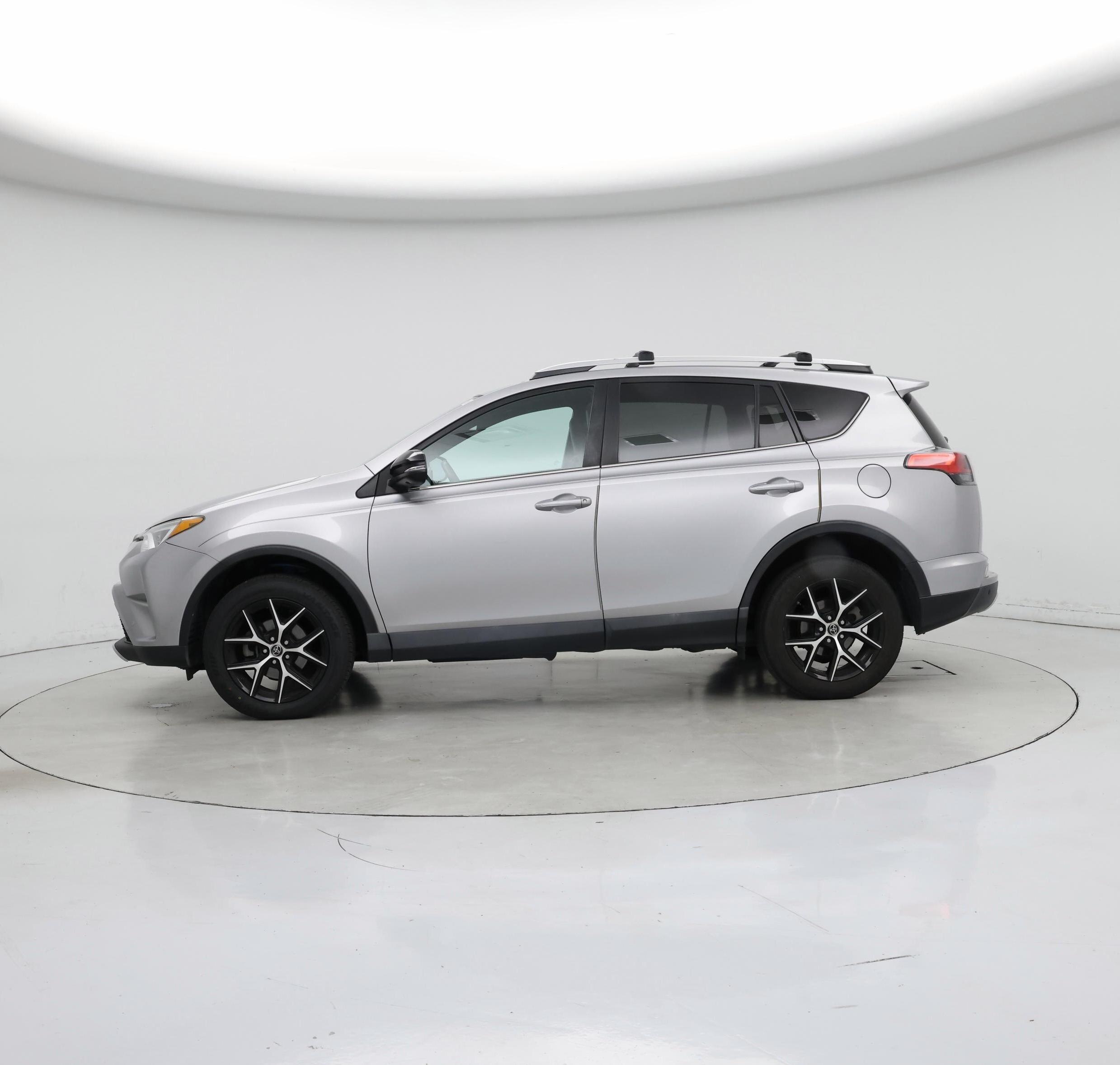 Thumbnail: 2016 Toyota RAV4 - 3