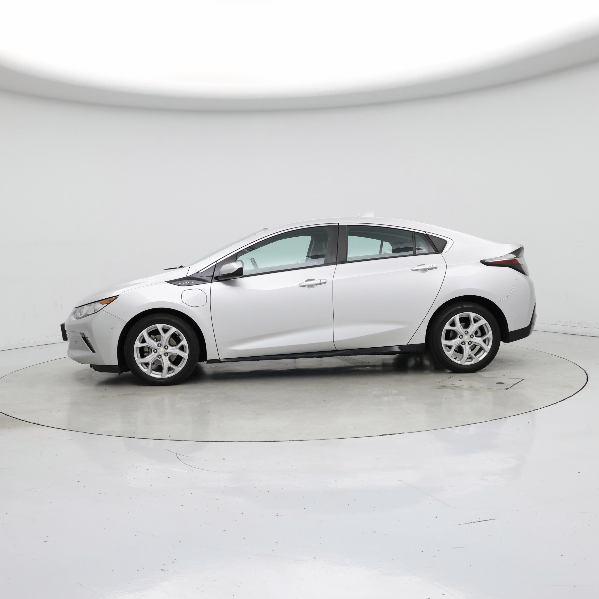 Thumbnail: 2018 Chevrolet Volt - 3