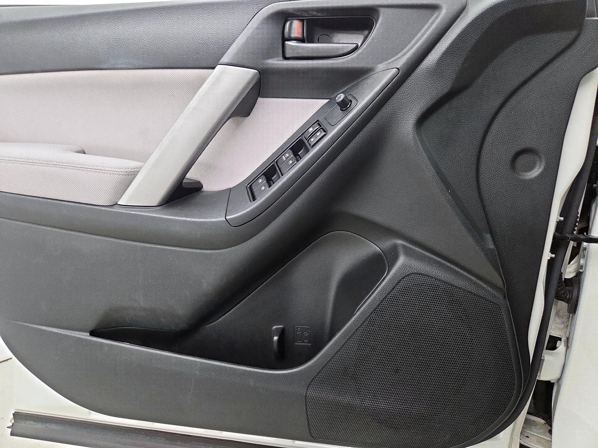 Thumbnail: 2015 Subaru Forester - 12